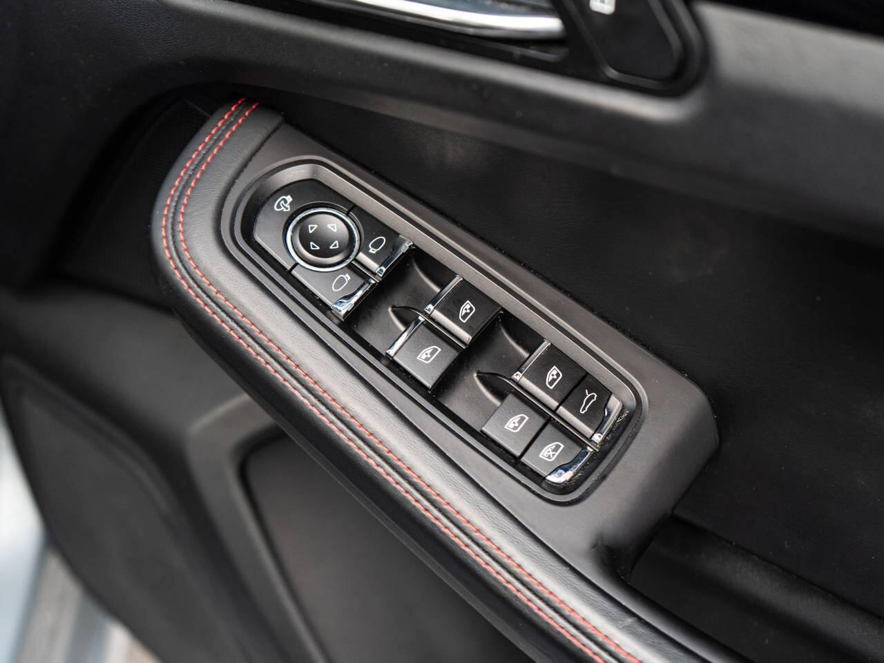 Porsche Macan view 29