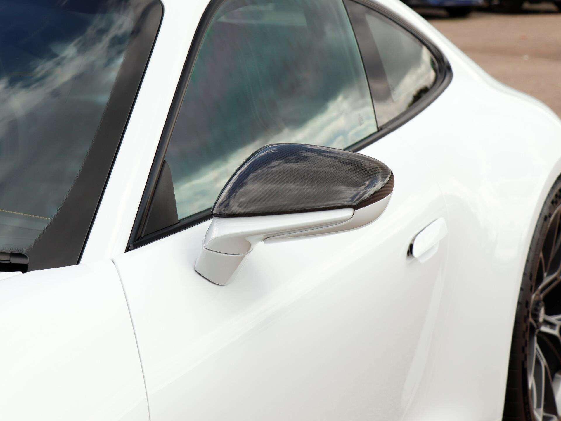 Porsche 911 view 31