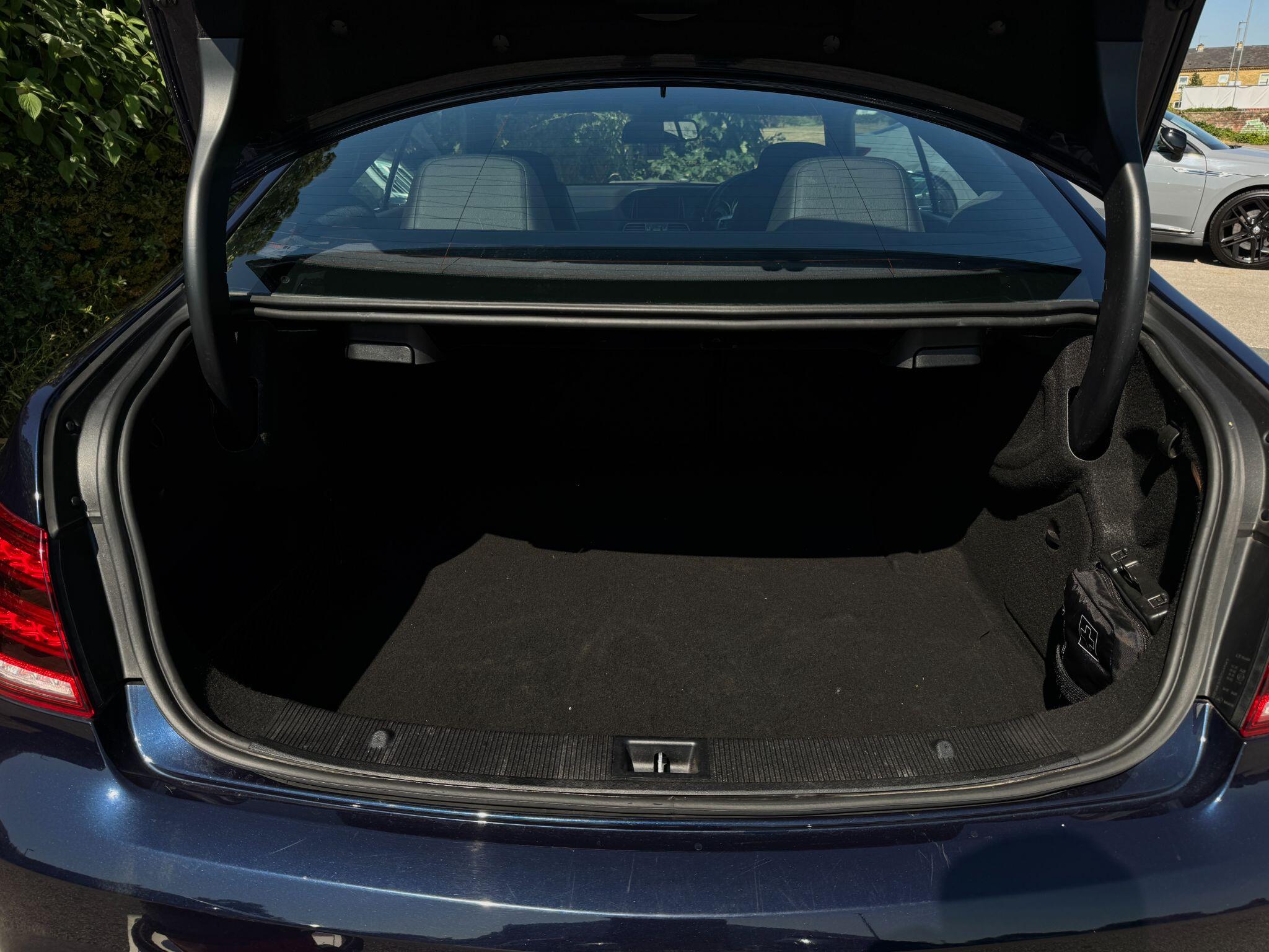 Mercedes-Benz E Class view 31