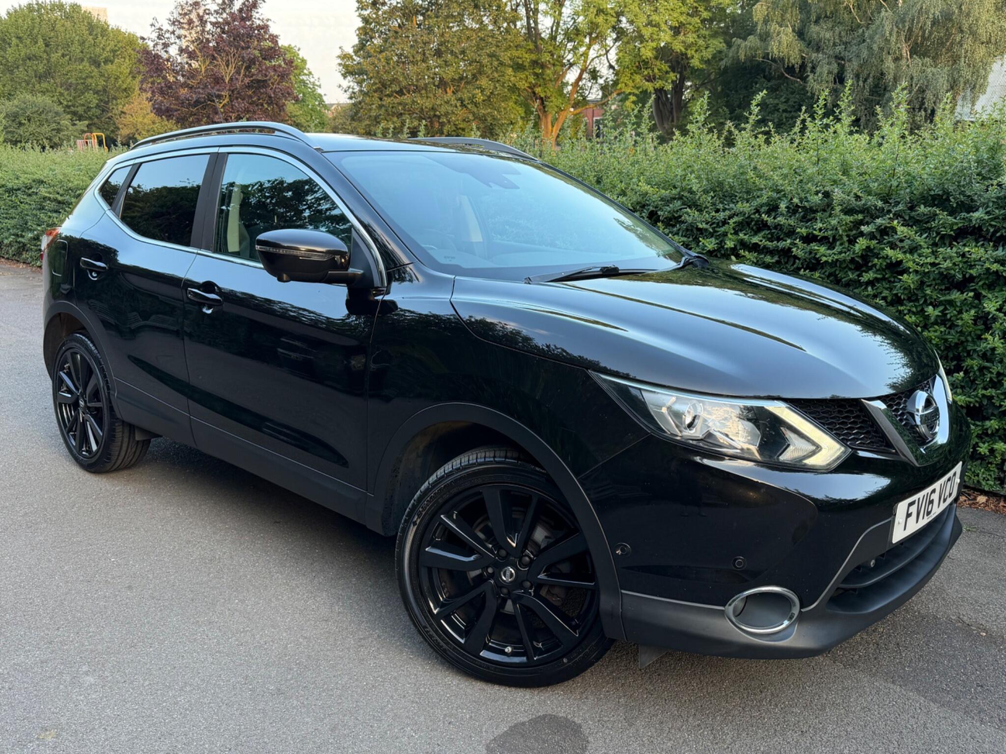 2016 Nissan Qashqai in Black for sale