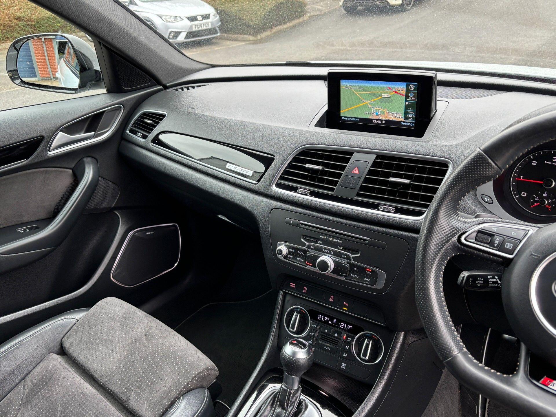 Audi Q3 view 11