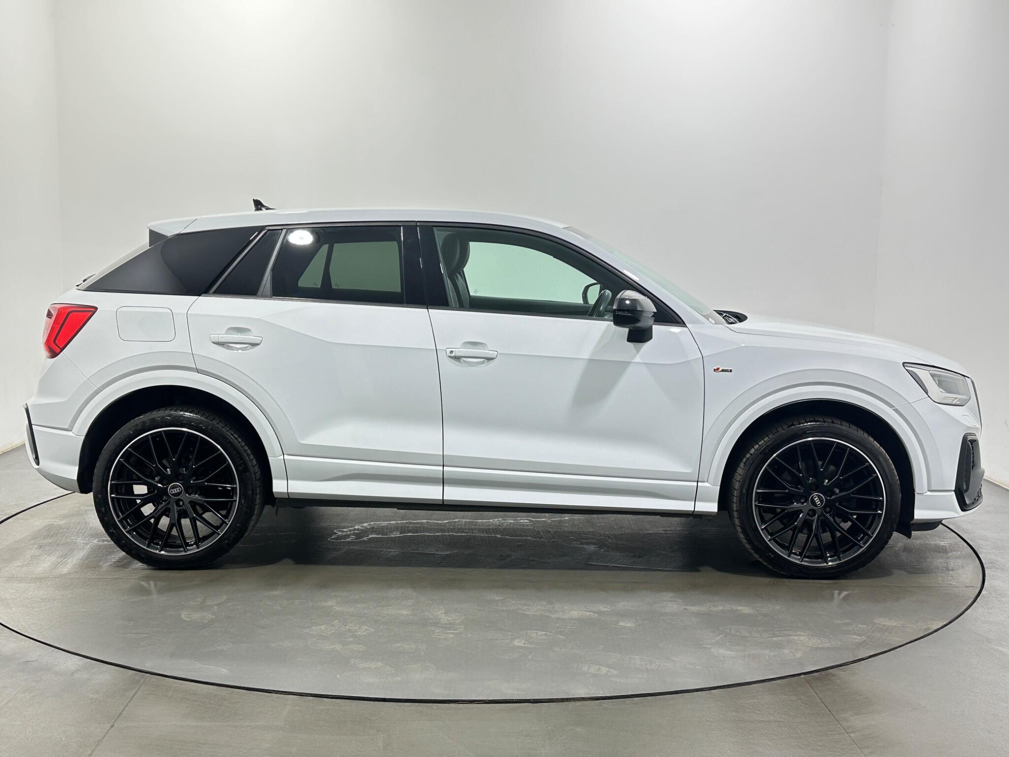 Audi Q2 view 9