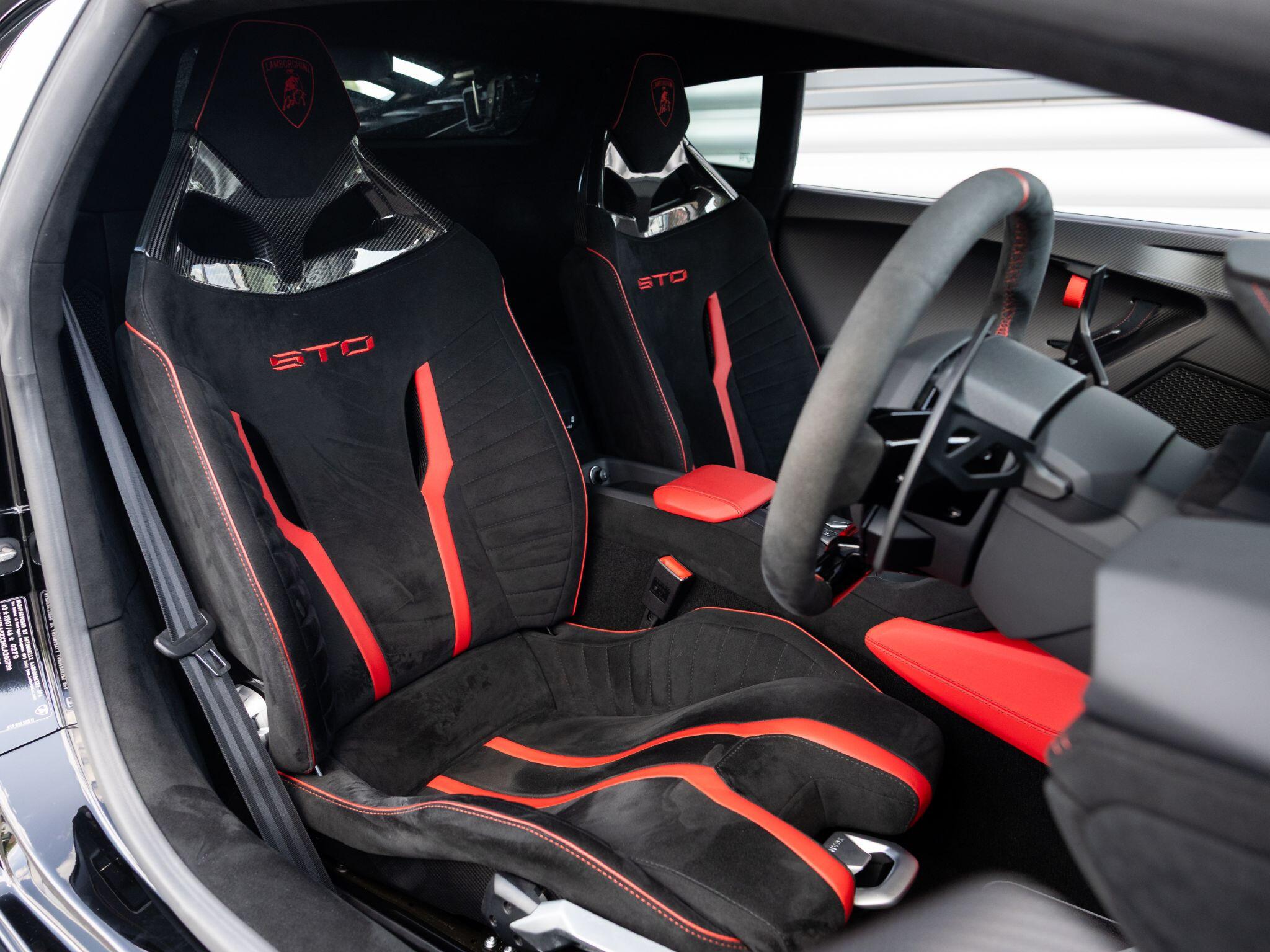 Lamborghini Huracan view 25