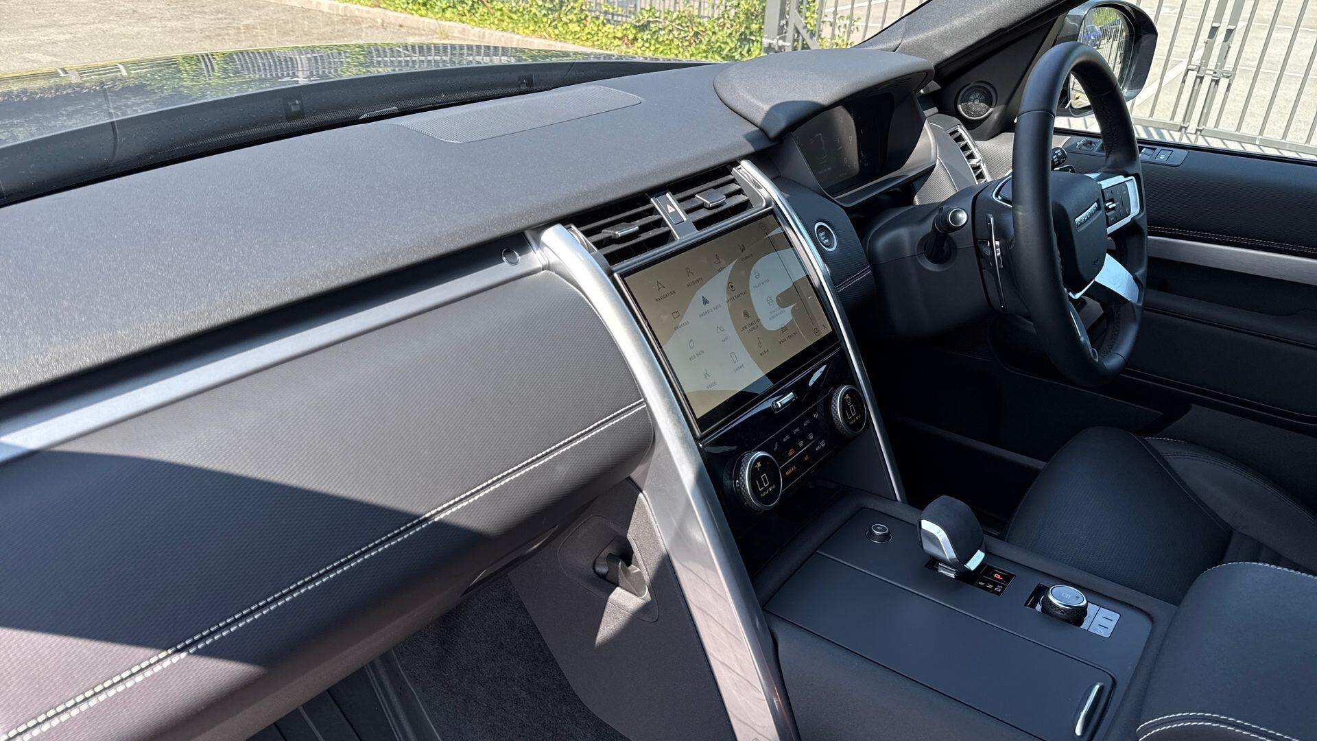 Land Rover Discovery view 39