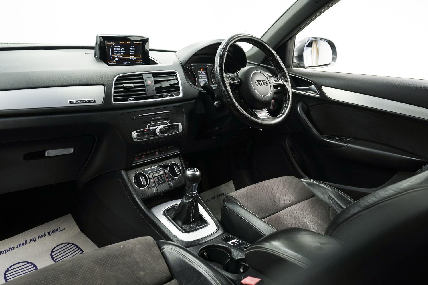 Audi Q3 view 19