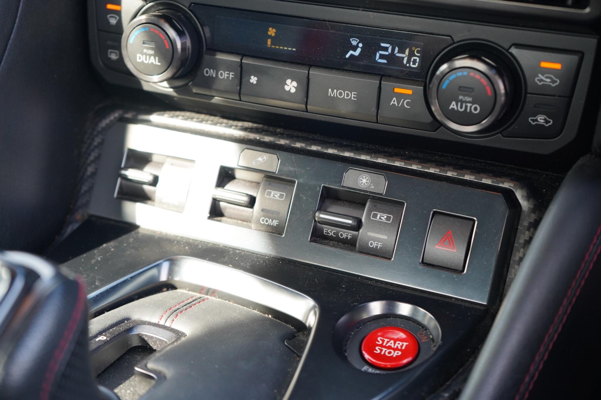 Nissan GT-R view 33