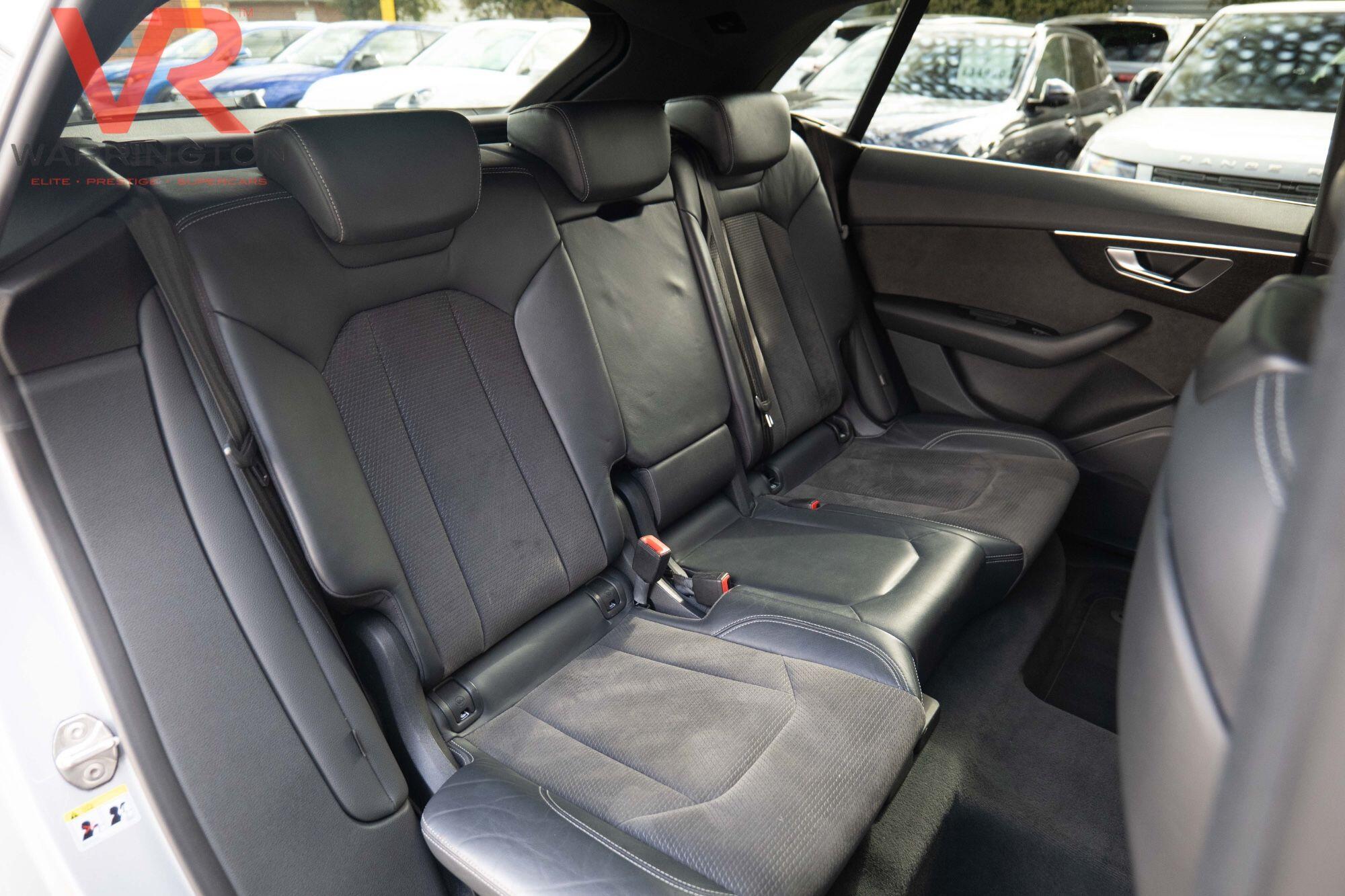 Audi Q8 view 38