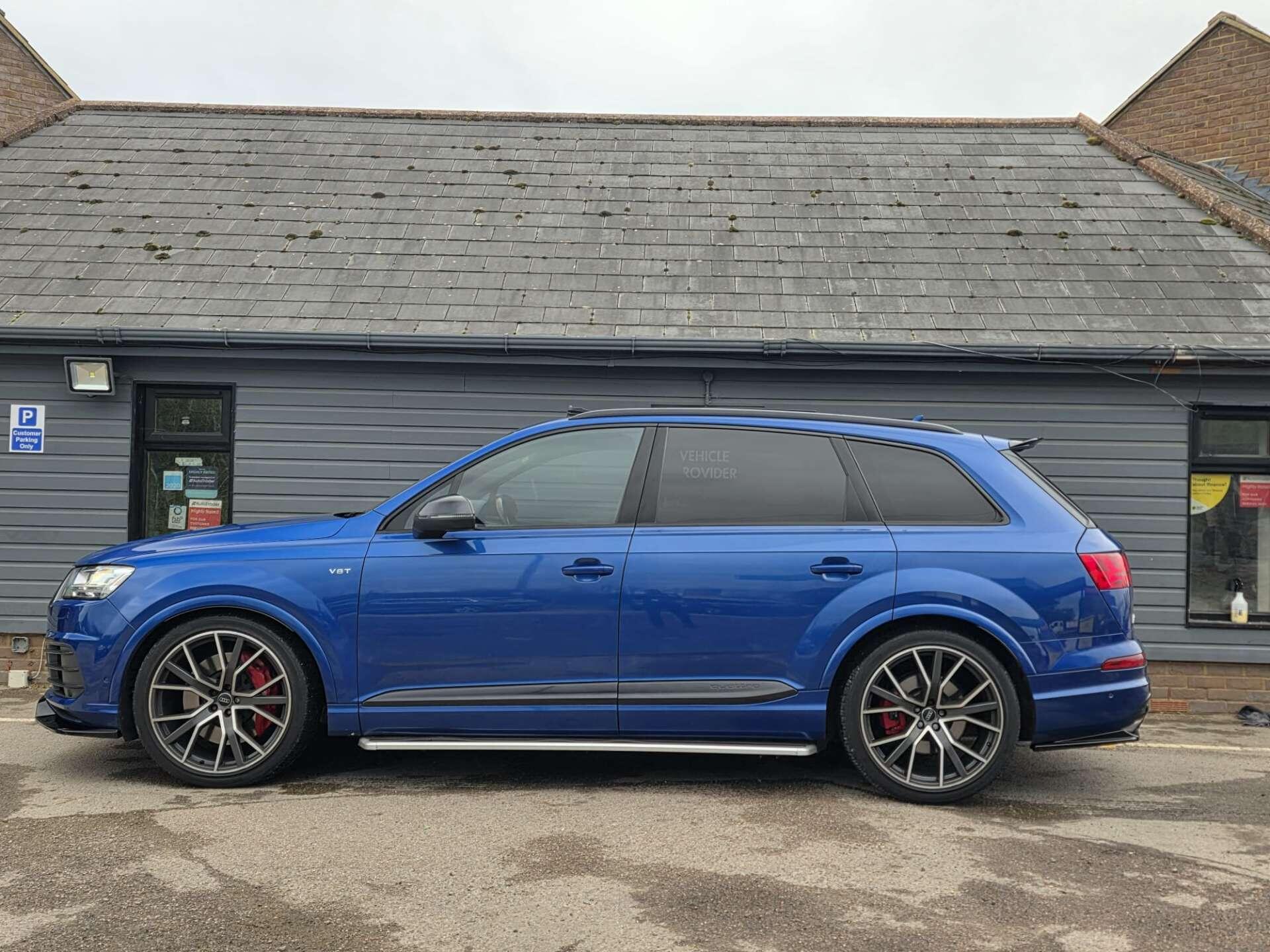 Audi SQ7 view 9