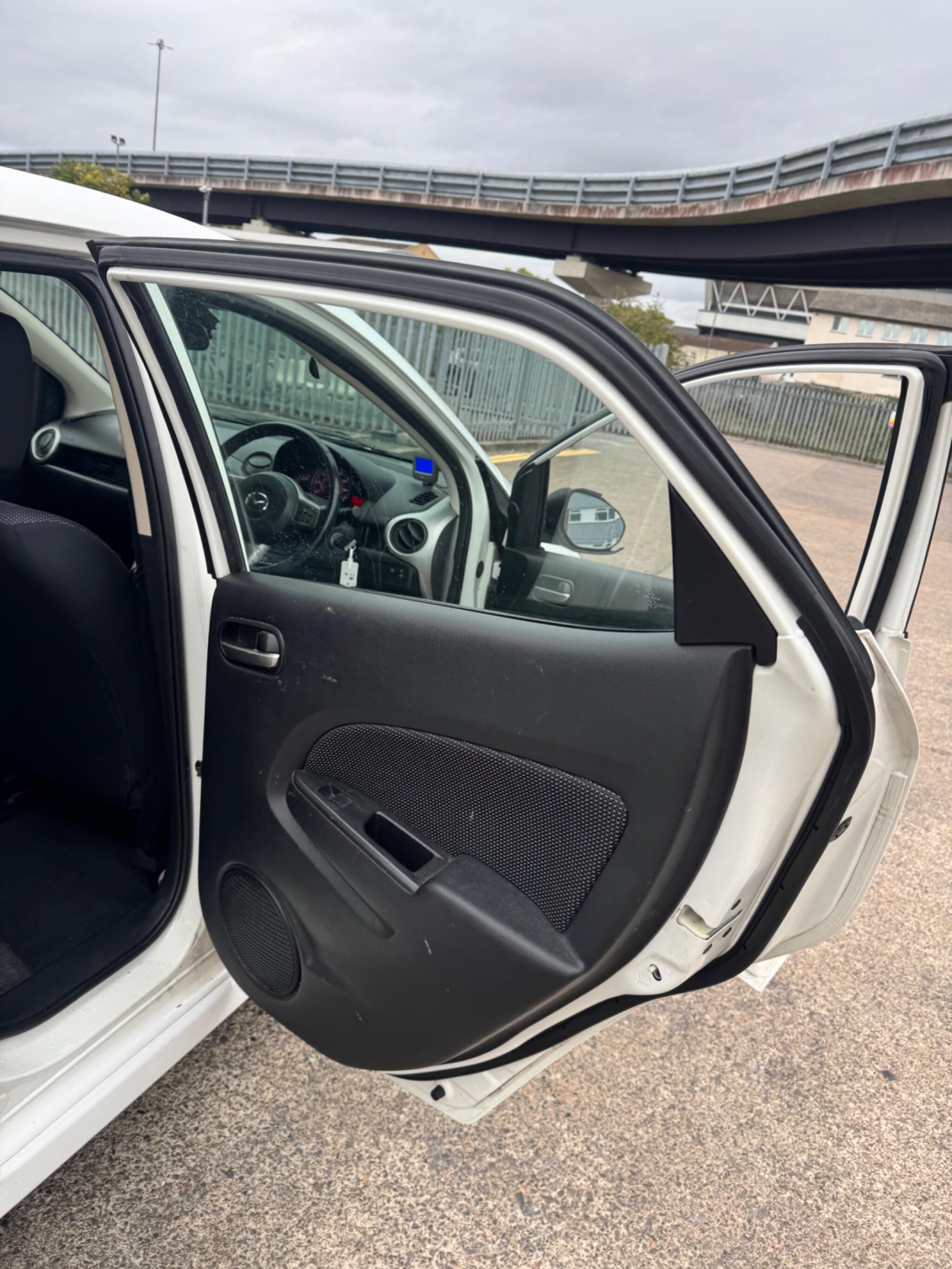 Mazda Mazda2 view 31