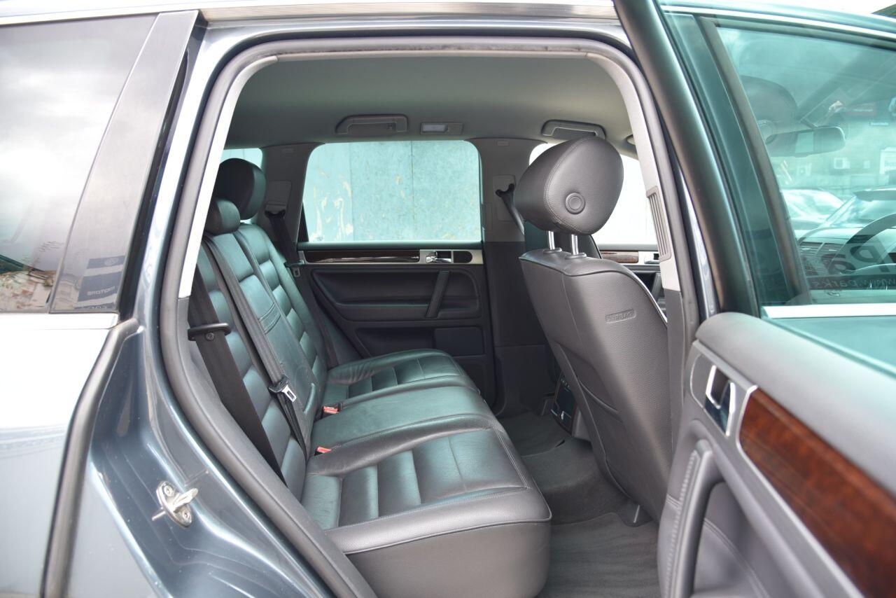 Volkswagen Touareg view 24