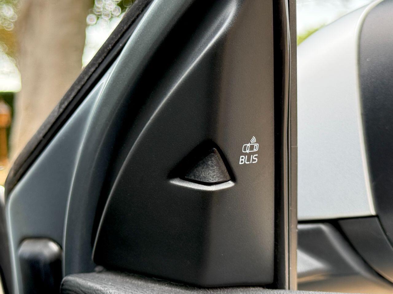 Volvo V40 view 34