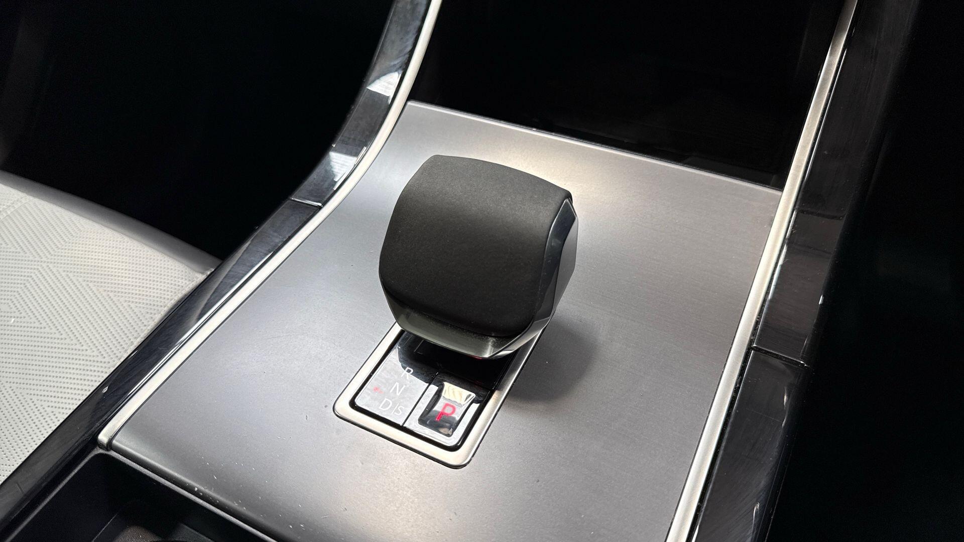 Land Rover Range Rover Velar view 13