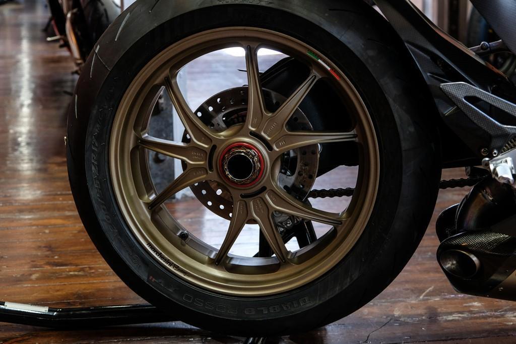Ducati 1199 Superleggera view 5
