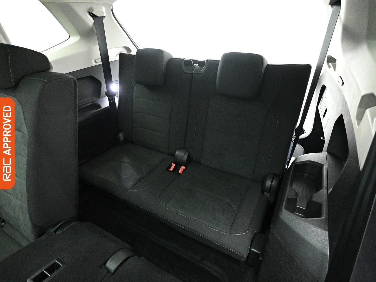 Volkswagen Tiguan Allspace view 25