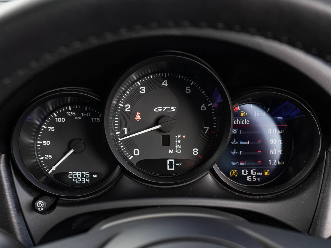 Porsche Macan view 18