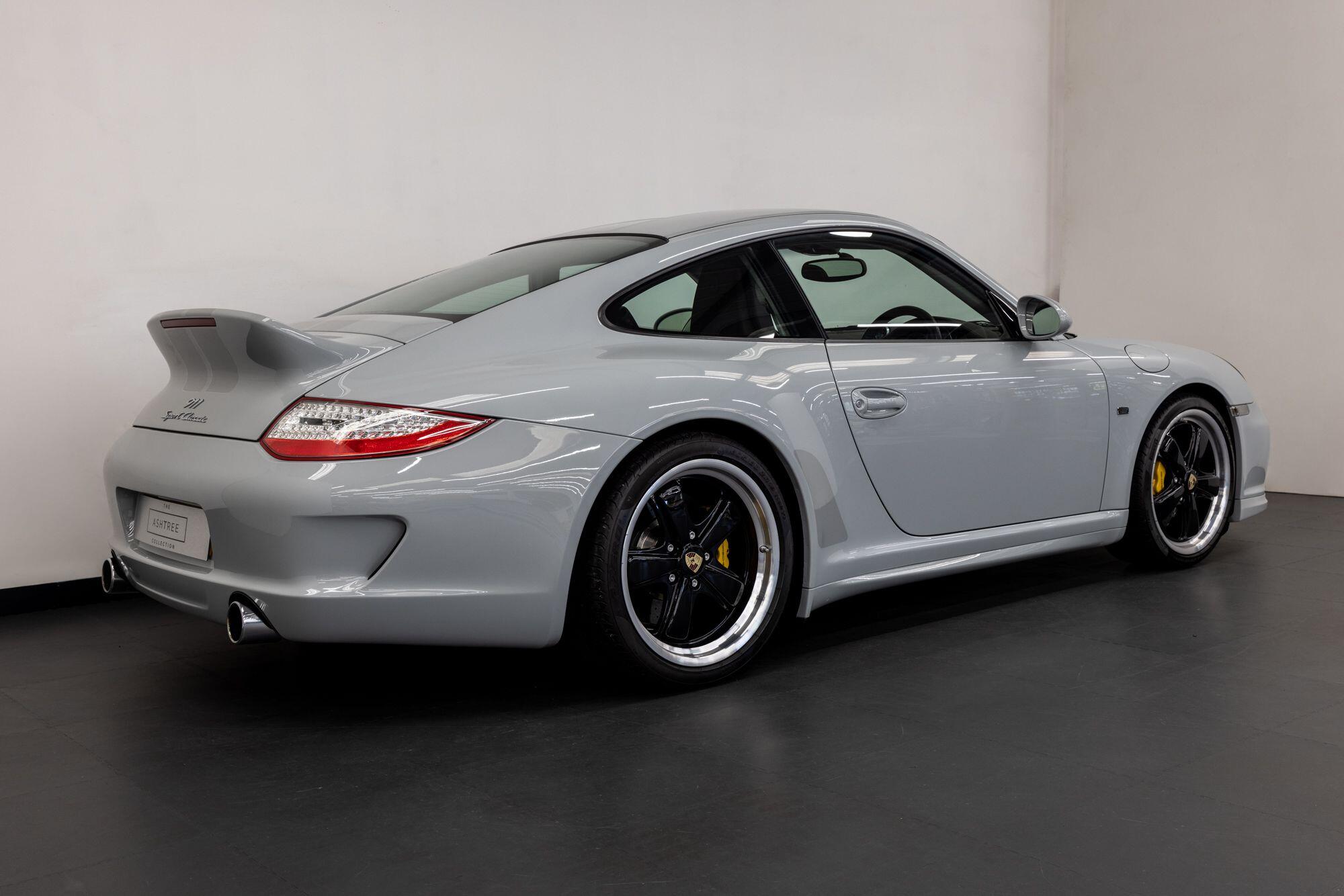 Porsche 911 view 4