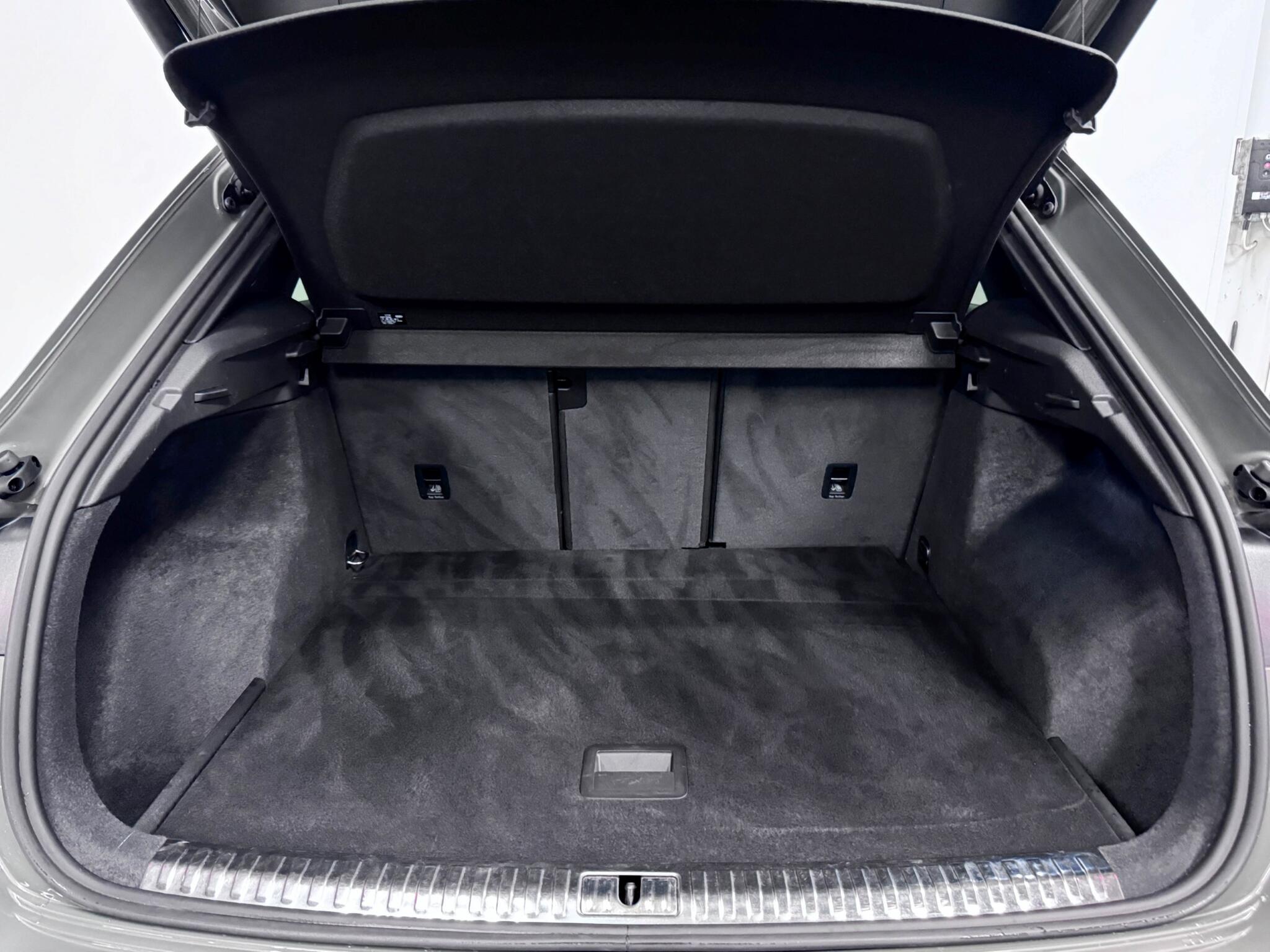 Audi Q3 view 7