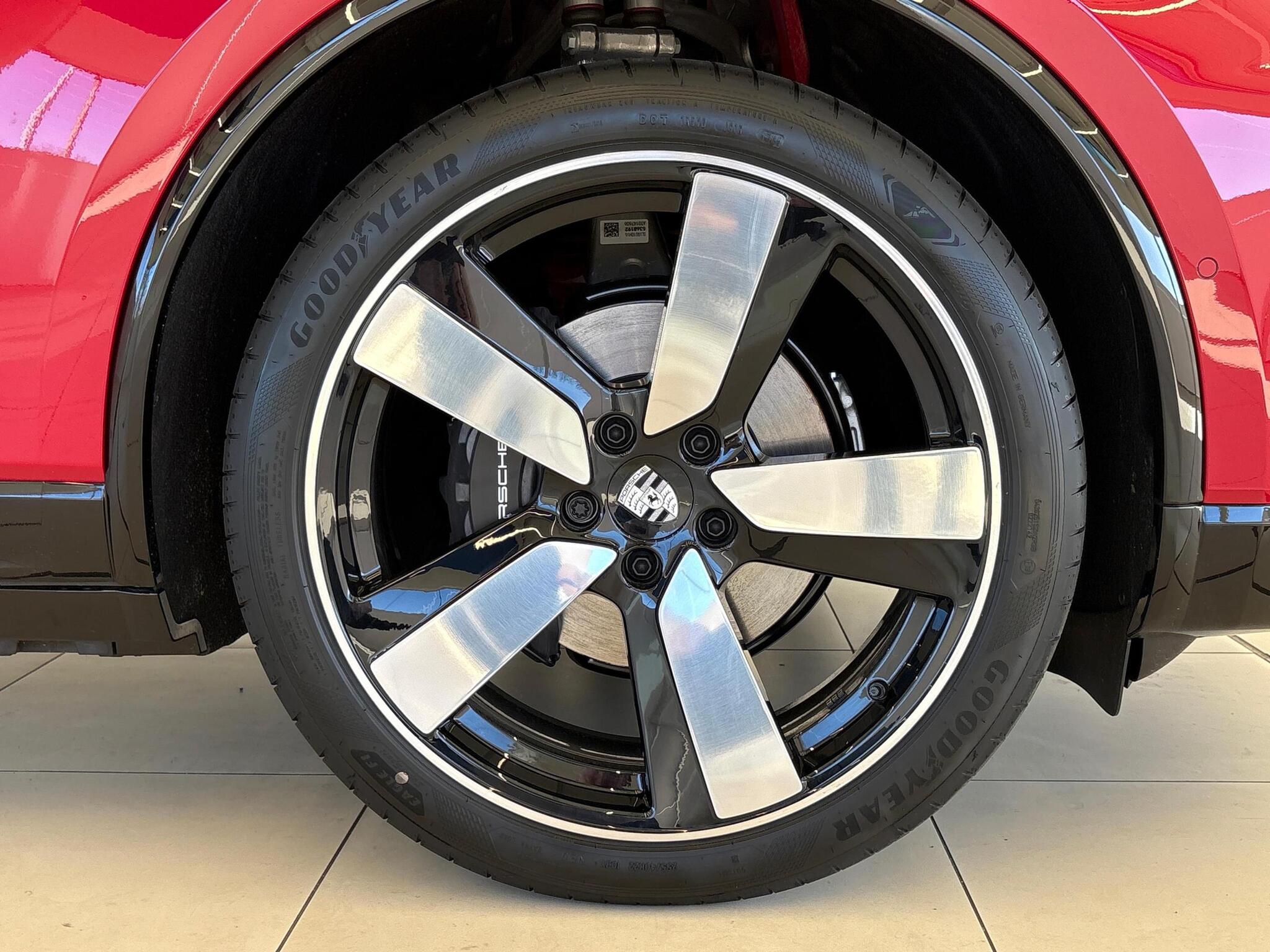 Porsche Macan view 9