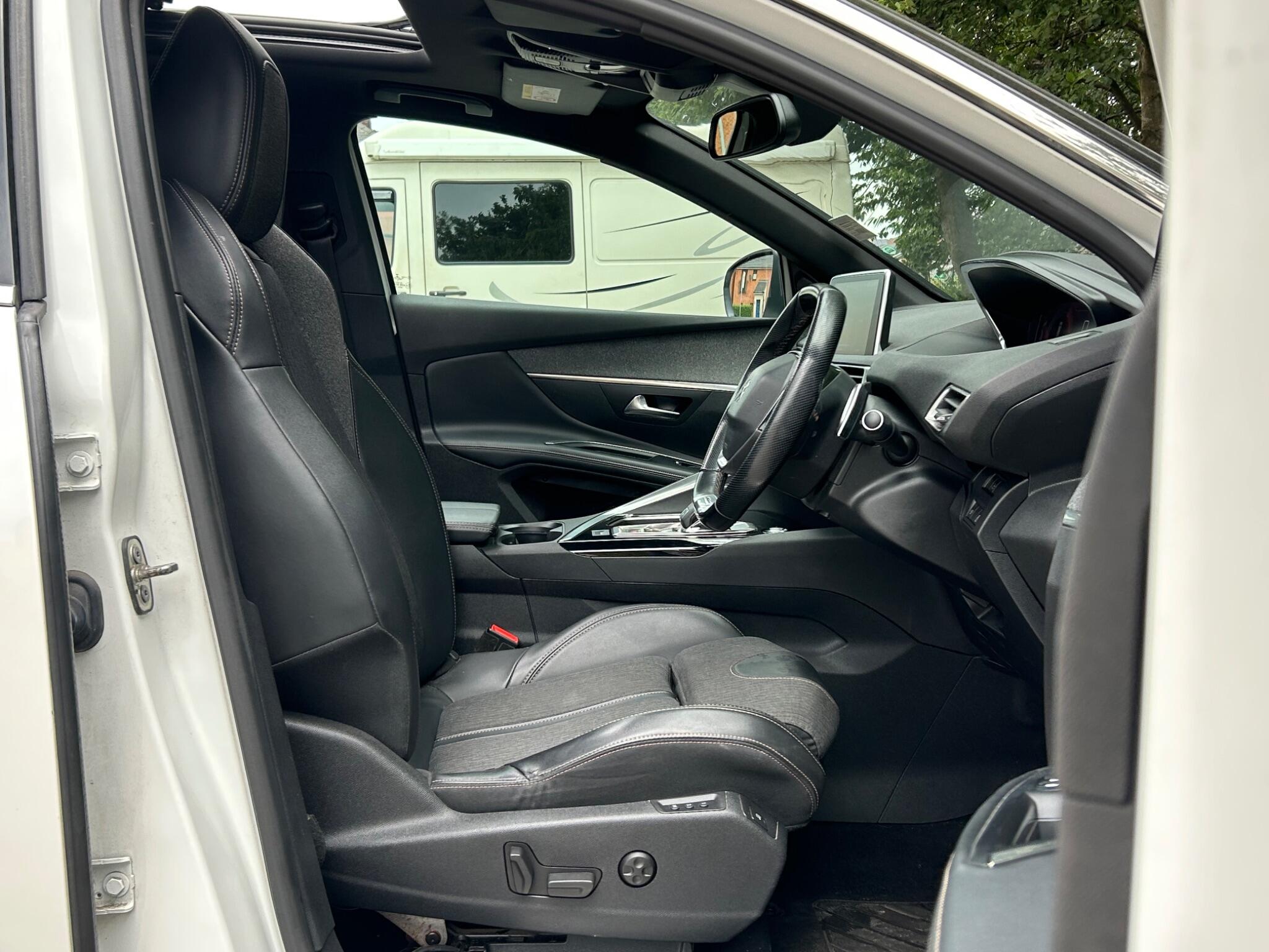Peugeot 5008 view 17
