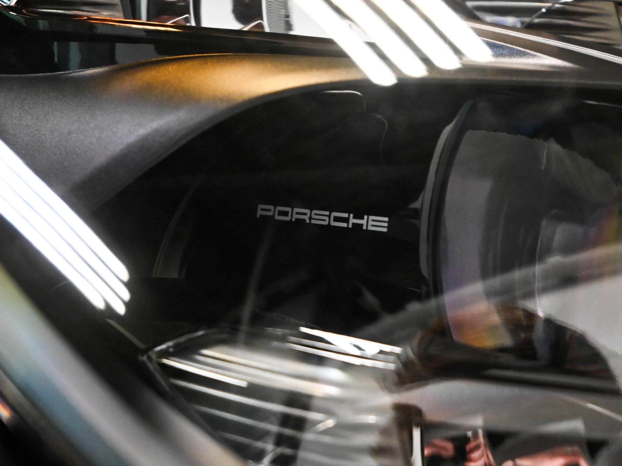 Porsche Cayenne view 33
