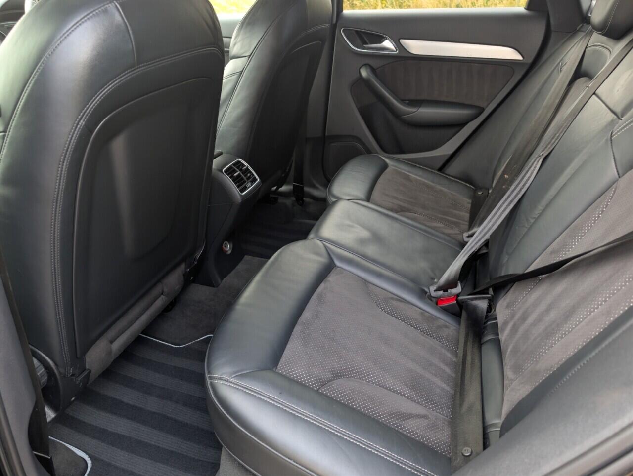 Audi Q3 view 35