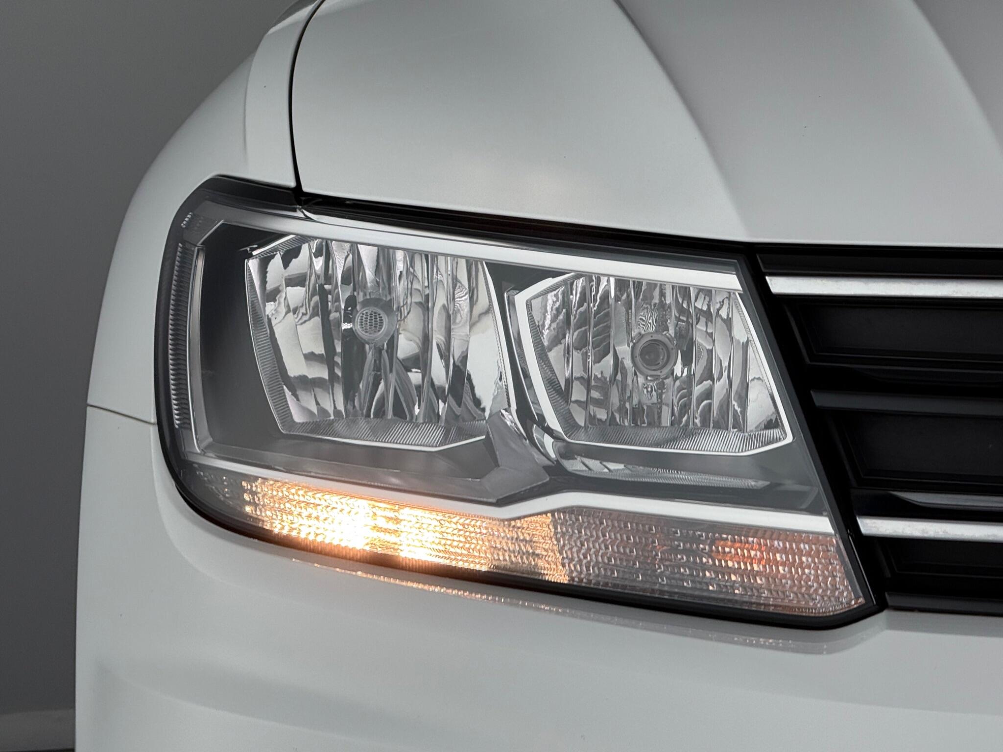 Volkswagen Tiguan view 4