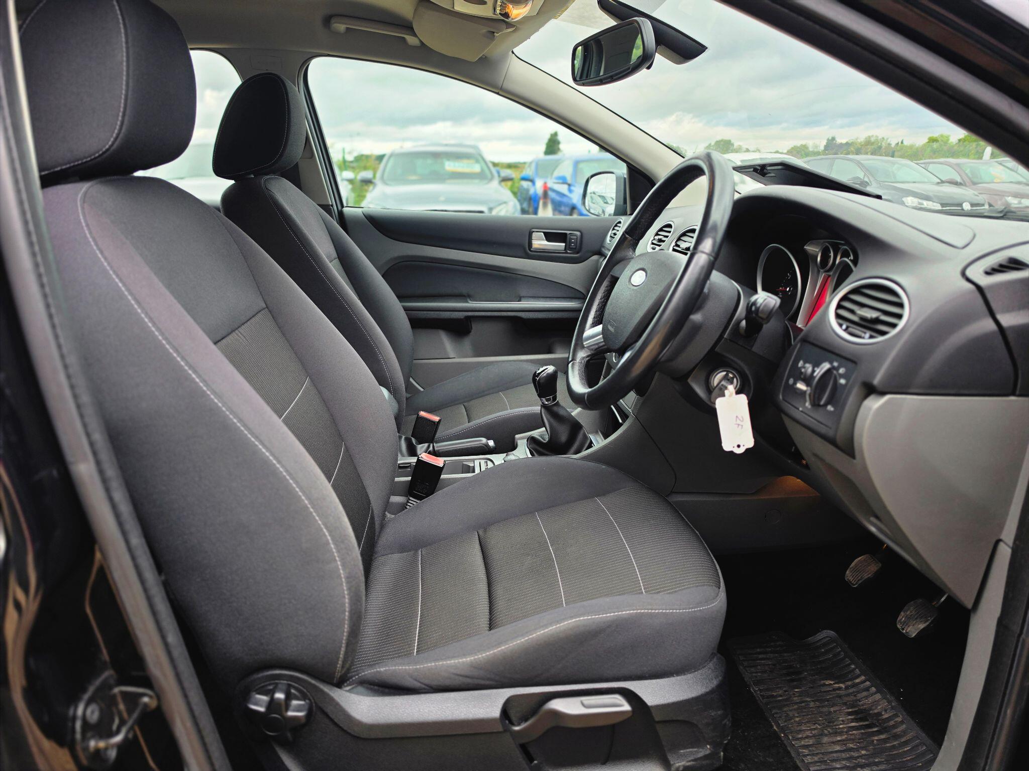 Ford Focus view 7