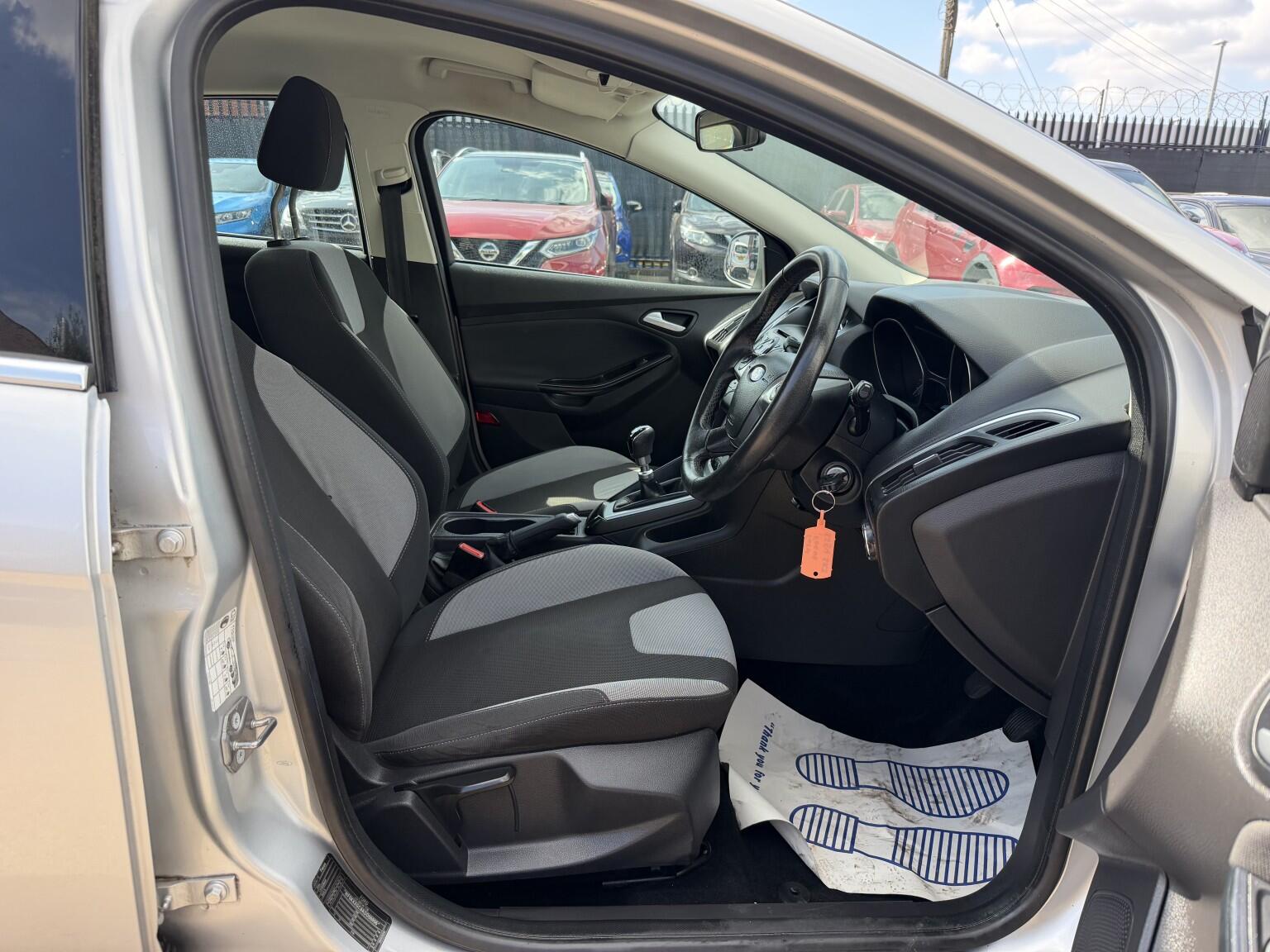 Ford Focus view 19