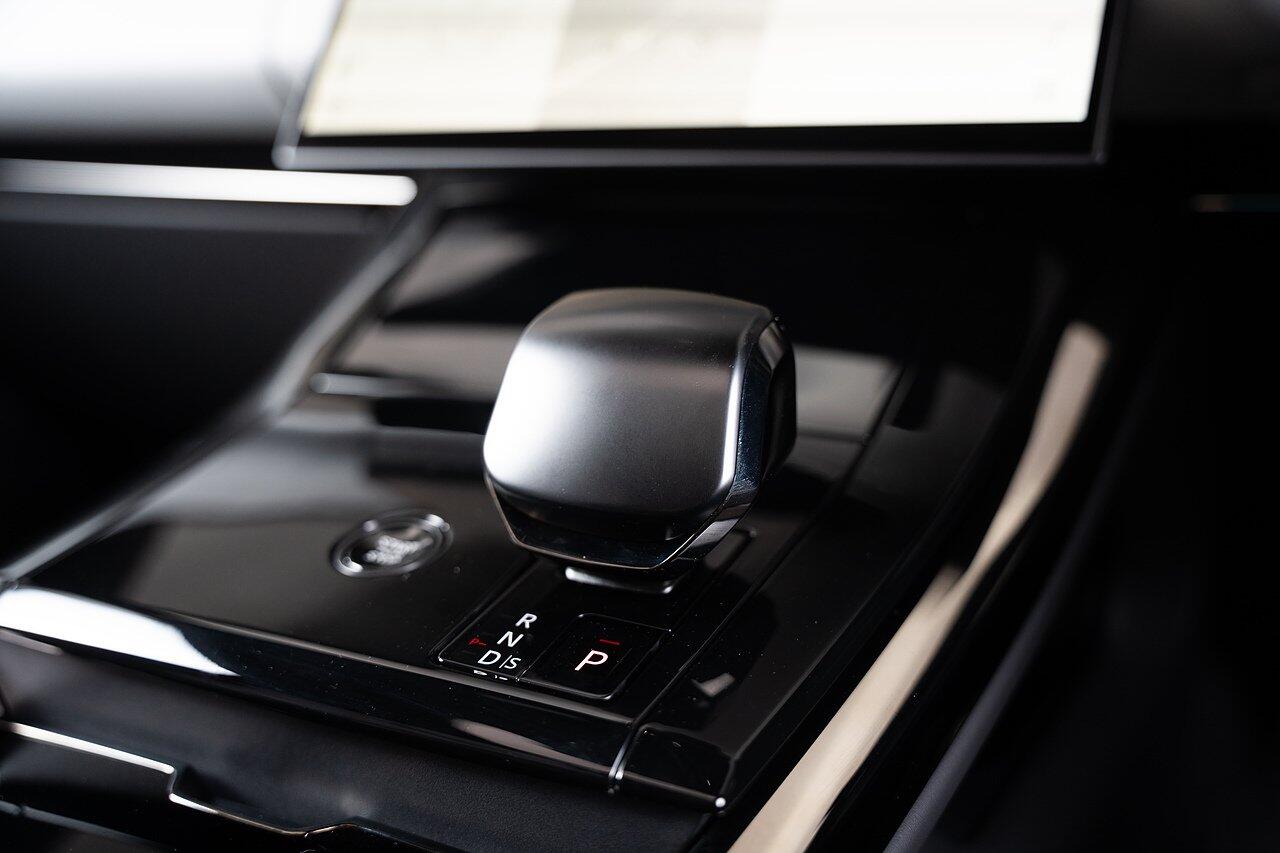 Land Rover Range Rover Sport view 26