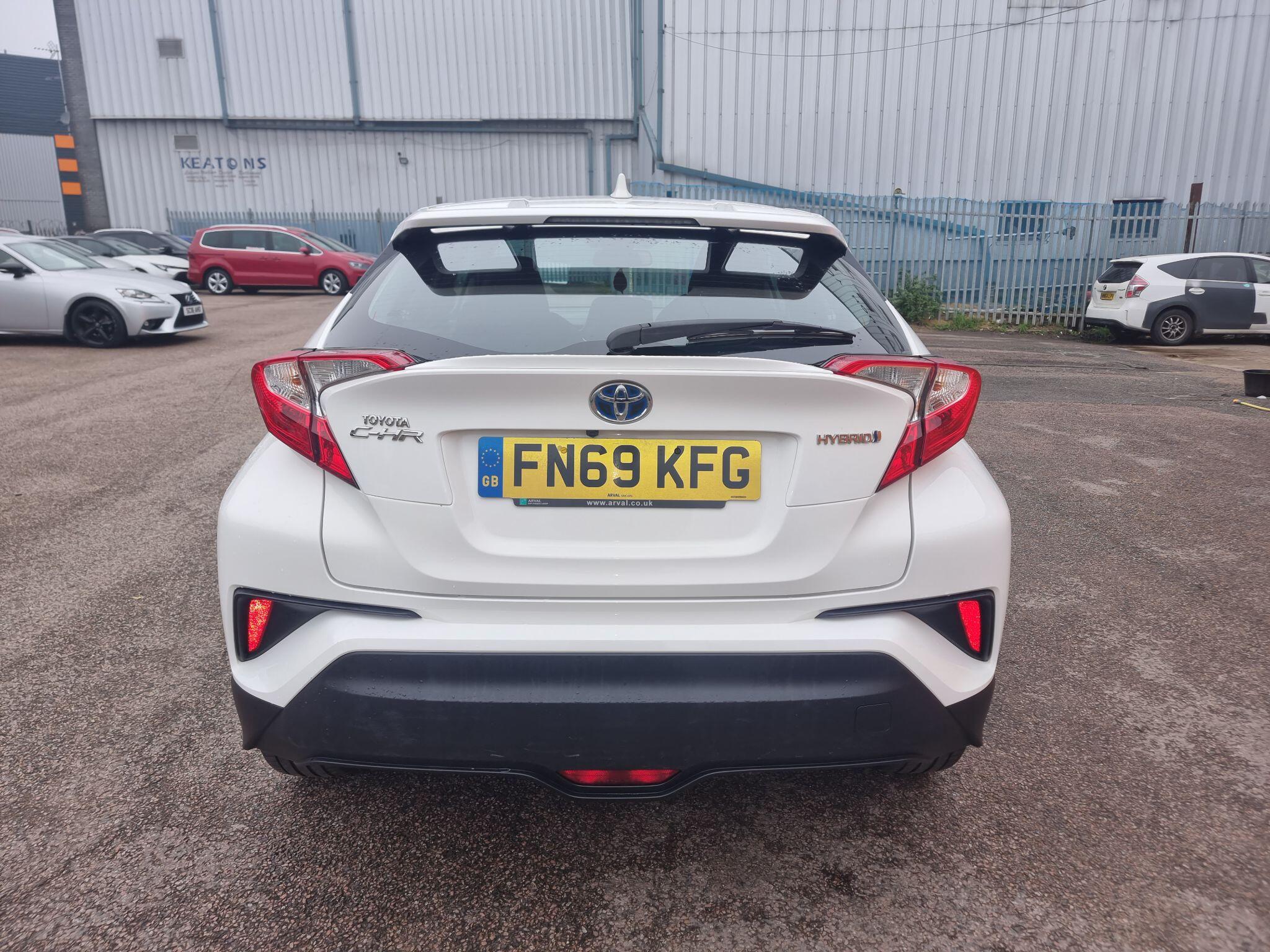 Toyota C-HR view 5