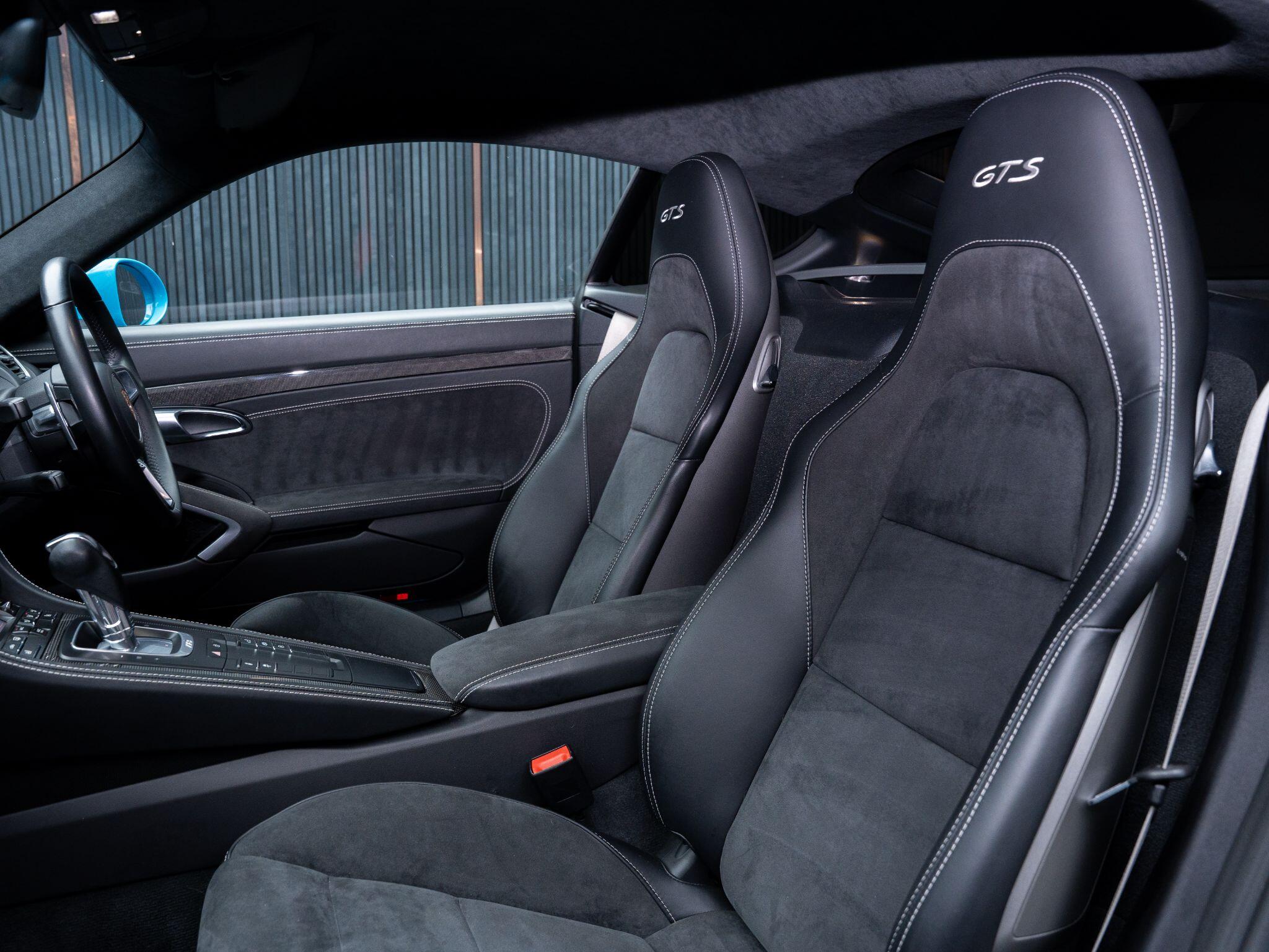 Porsche Cayman view 39