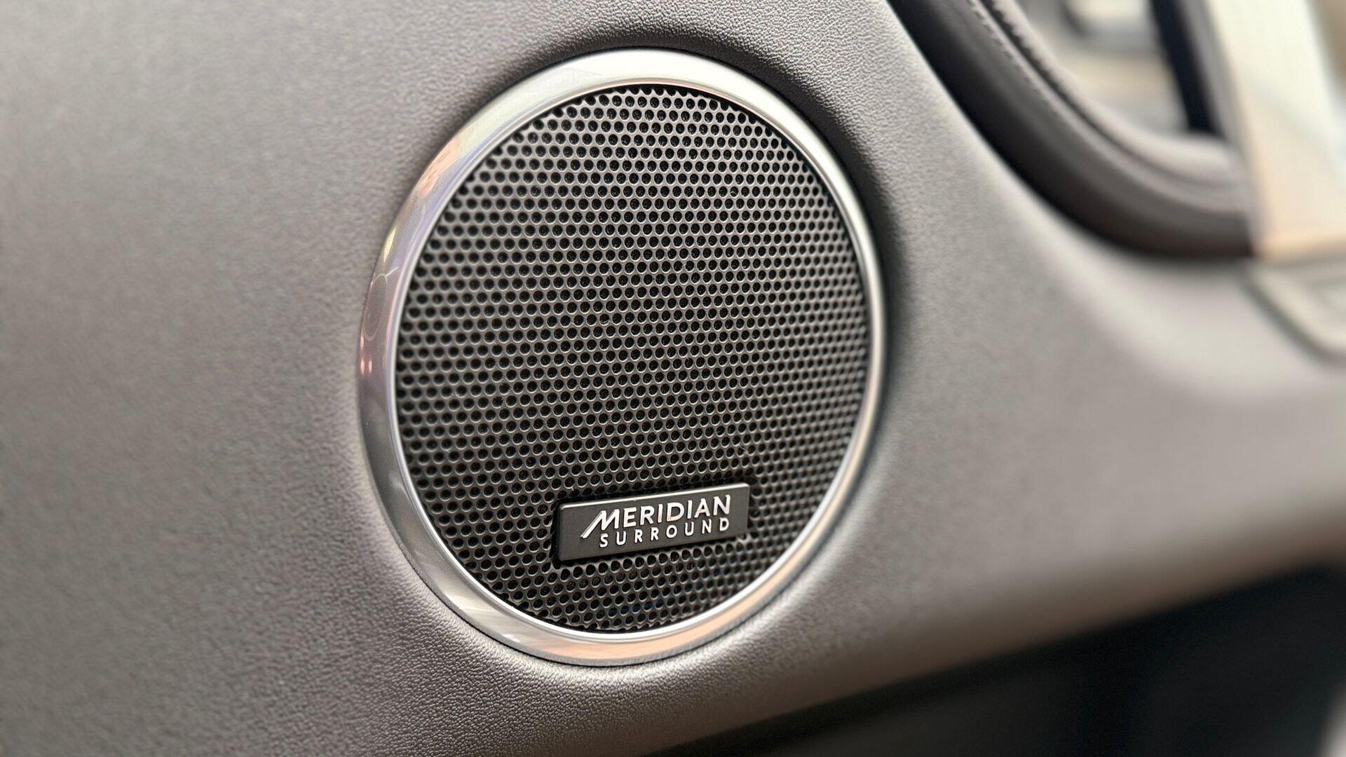 Land Rover Discovery Sport view 23