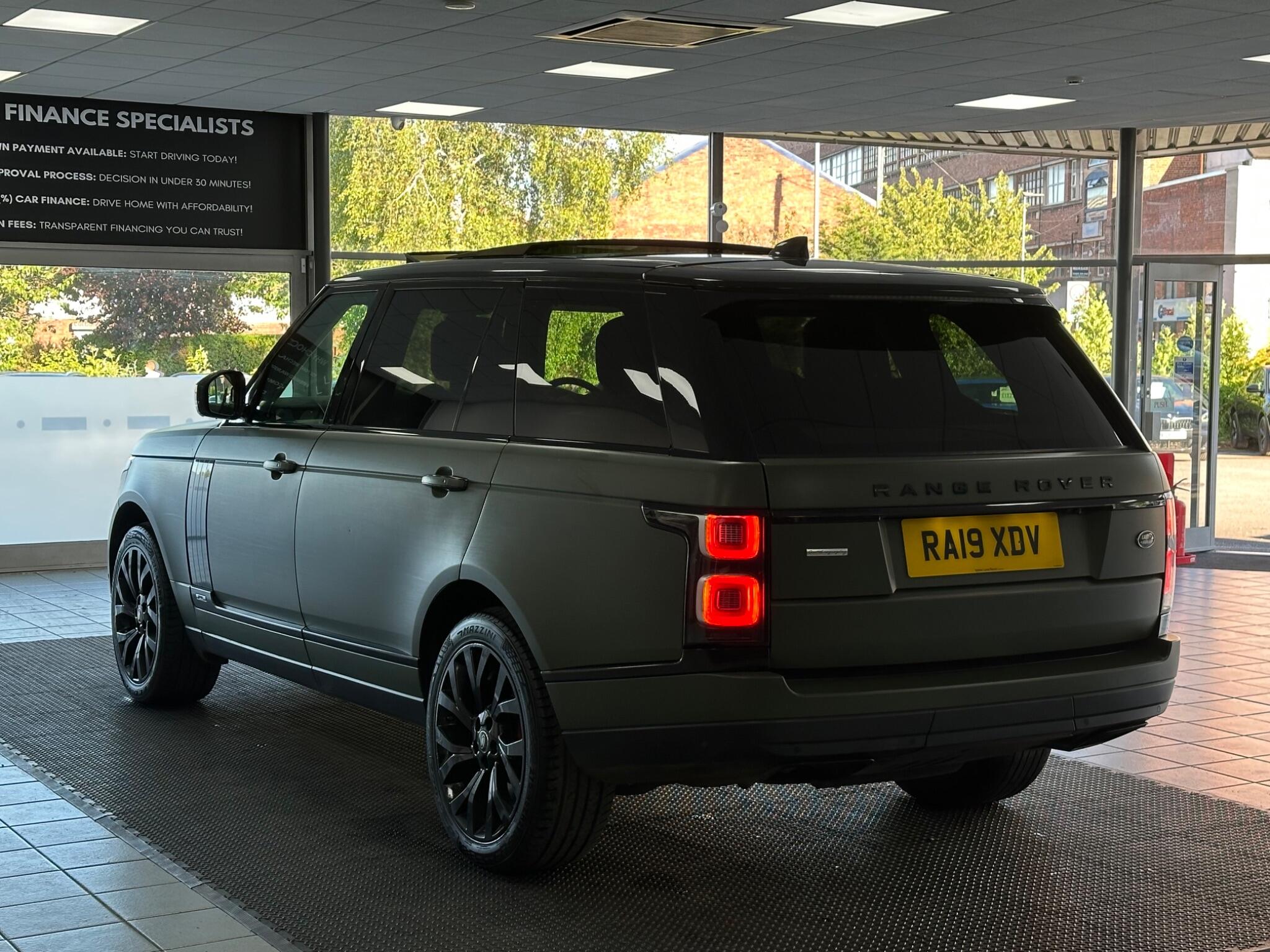 Land Rover Range Rover view 8