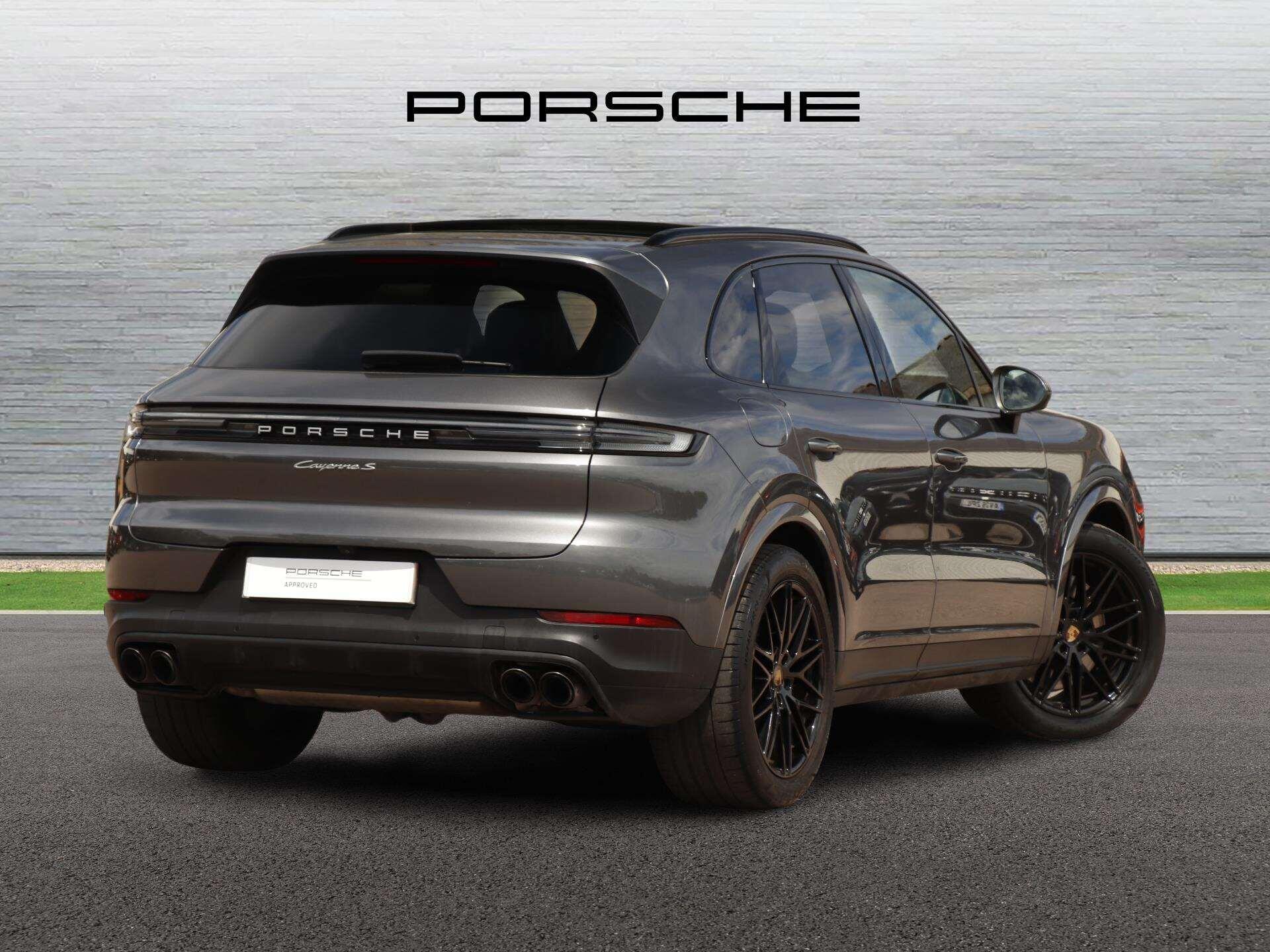 Porsche Cayenne view 3