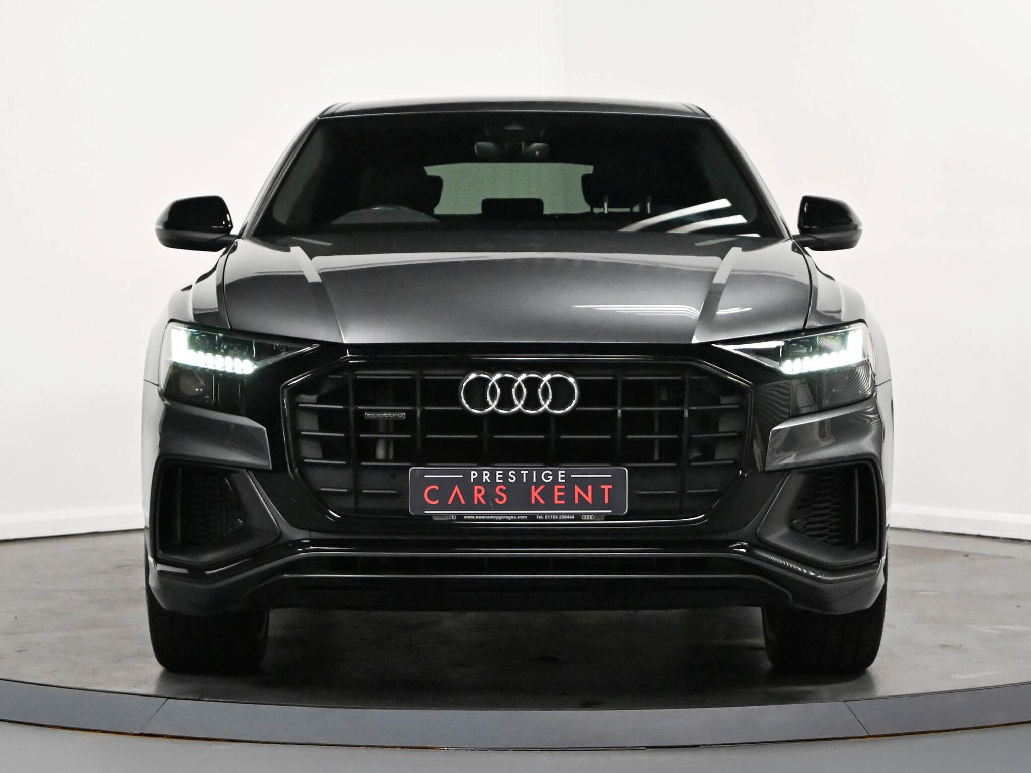Audi Q8 view 26