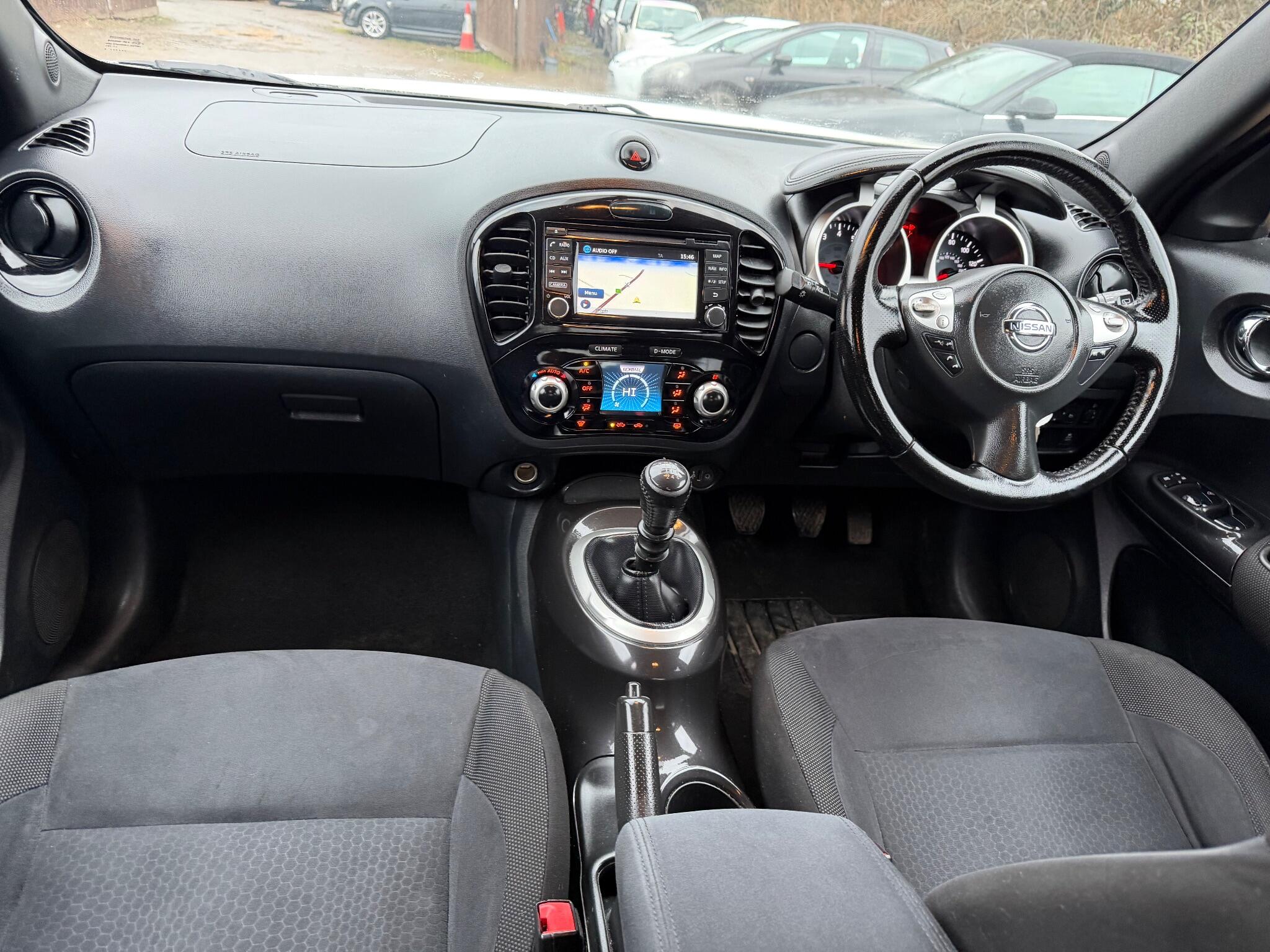 2015 Nissan Juke 1.2 DIG-T Acenta Premium Euro 6 (s/s) 5dr image 13