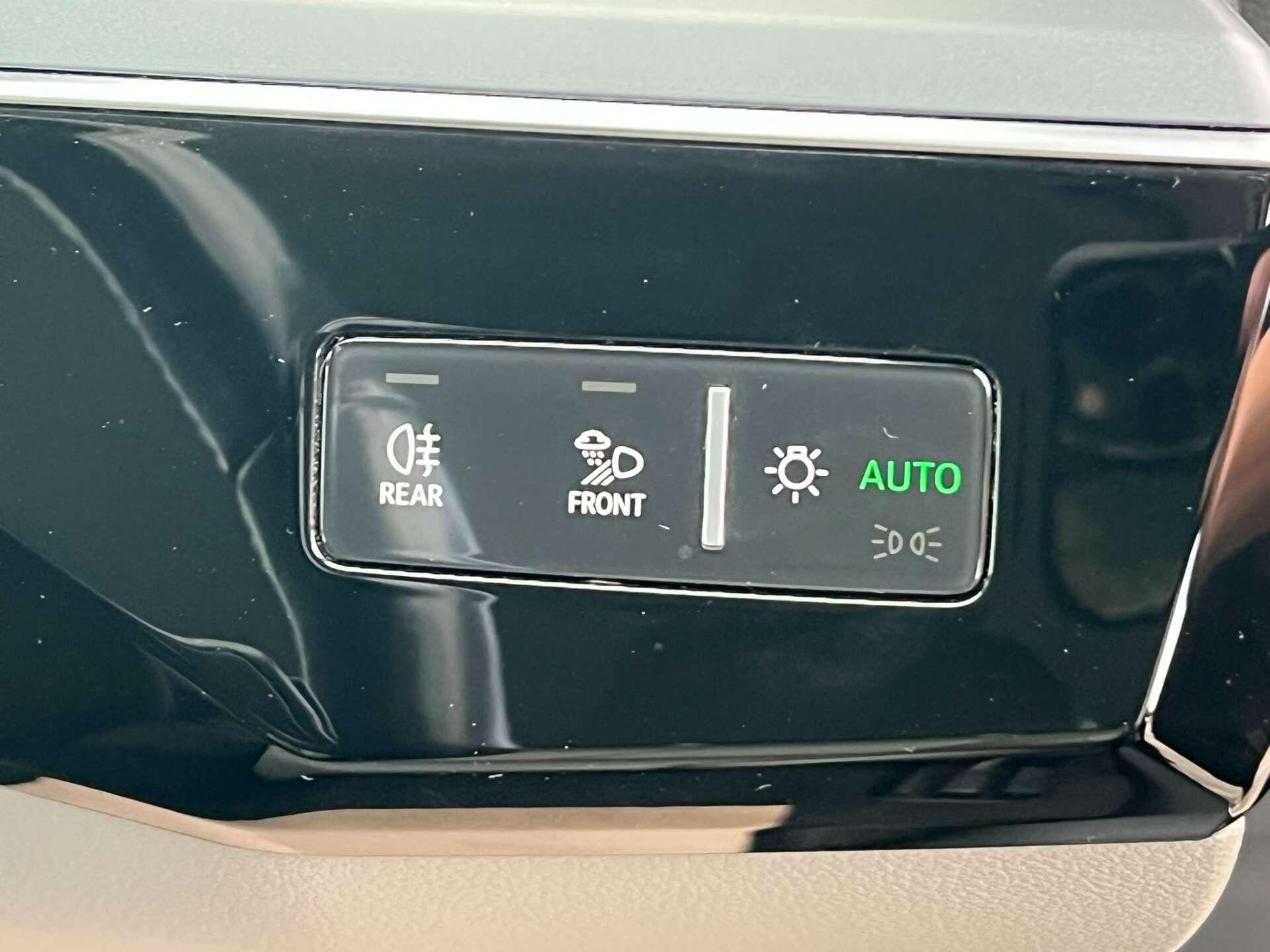 Audi E-Tron view 52