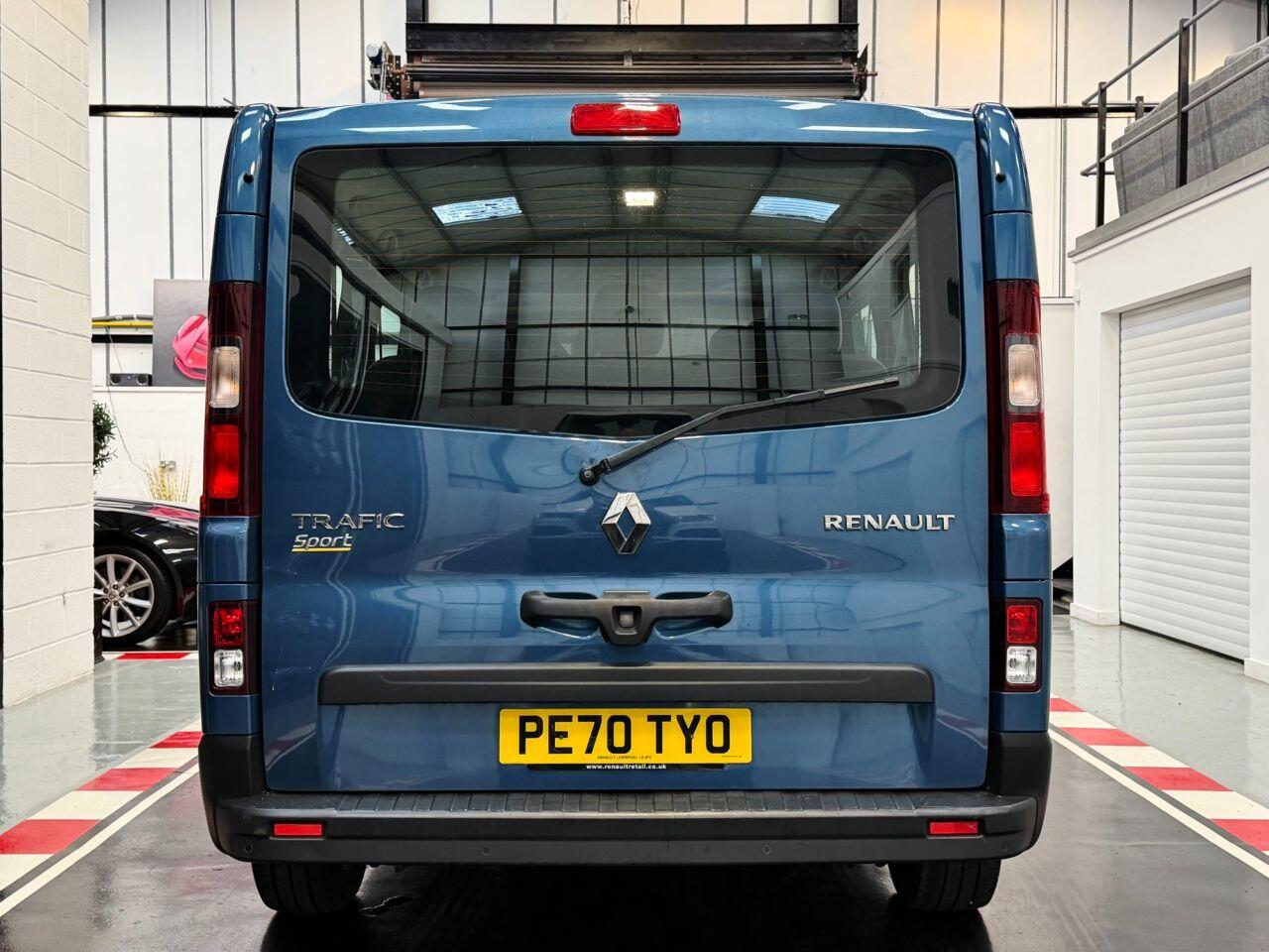 Renault Trafic view 6