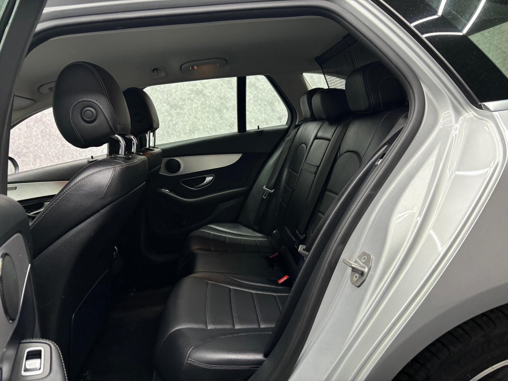 Mercedes-Benz C Class view 7