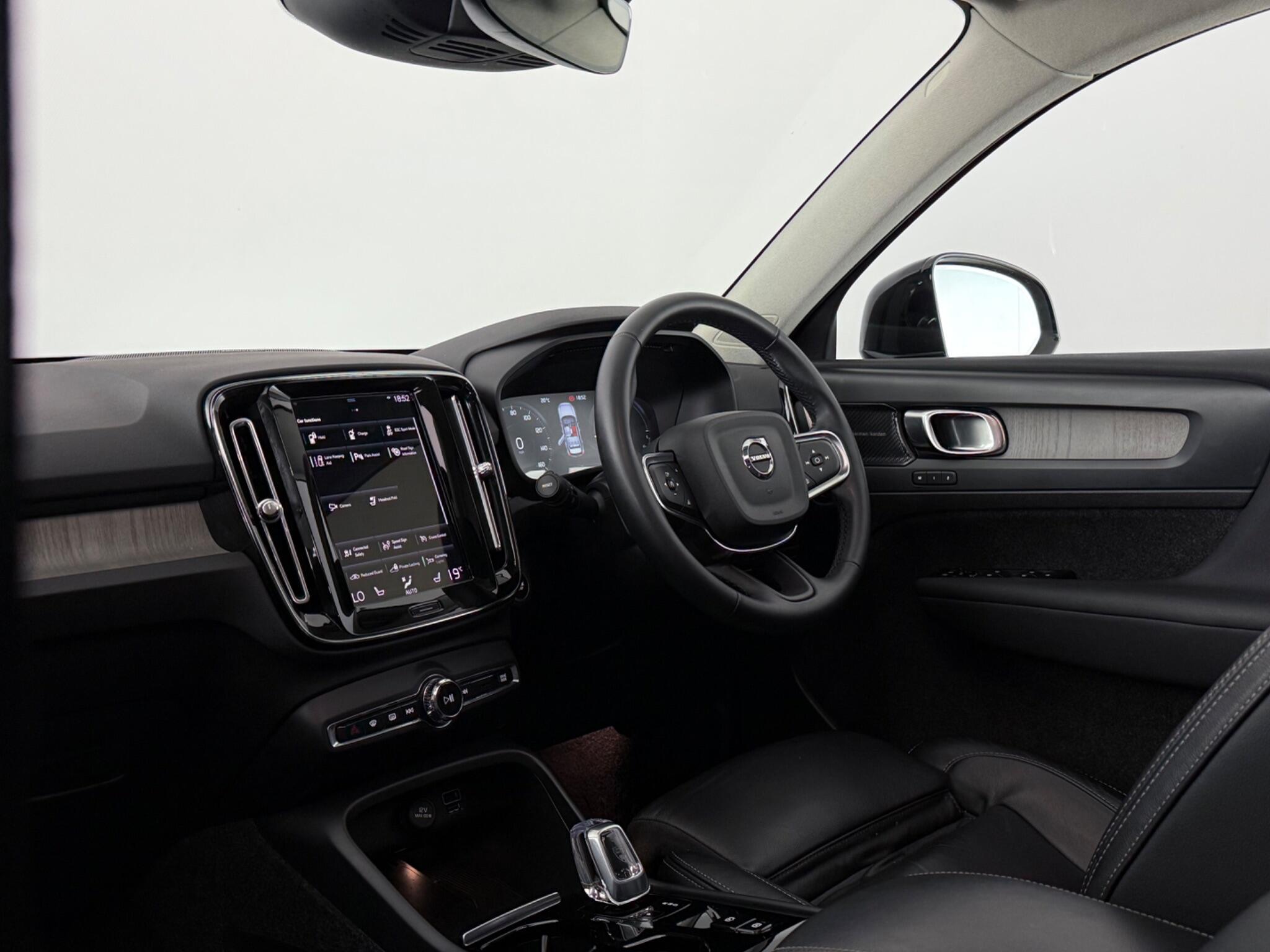 Volvo XC40 view 11