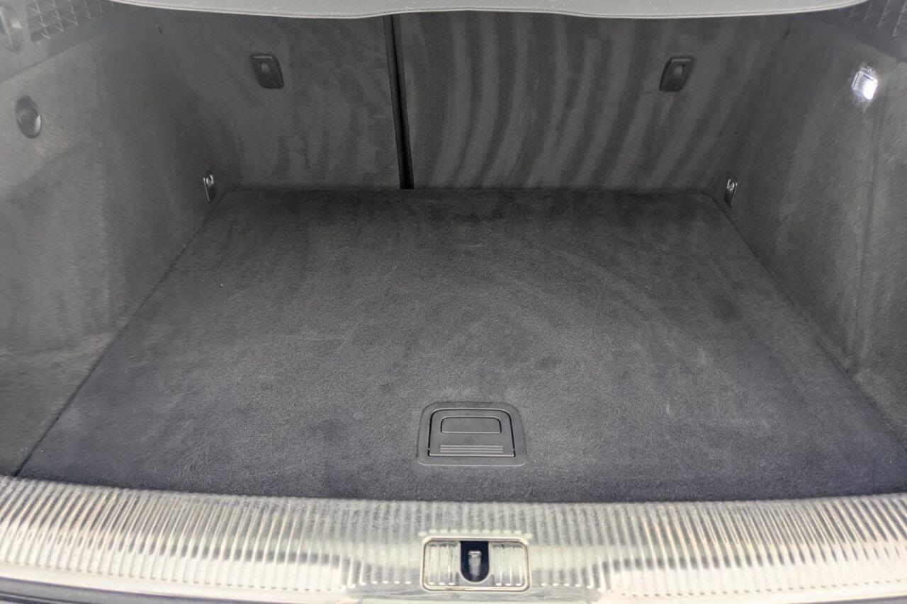 Audi Q3 view 22