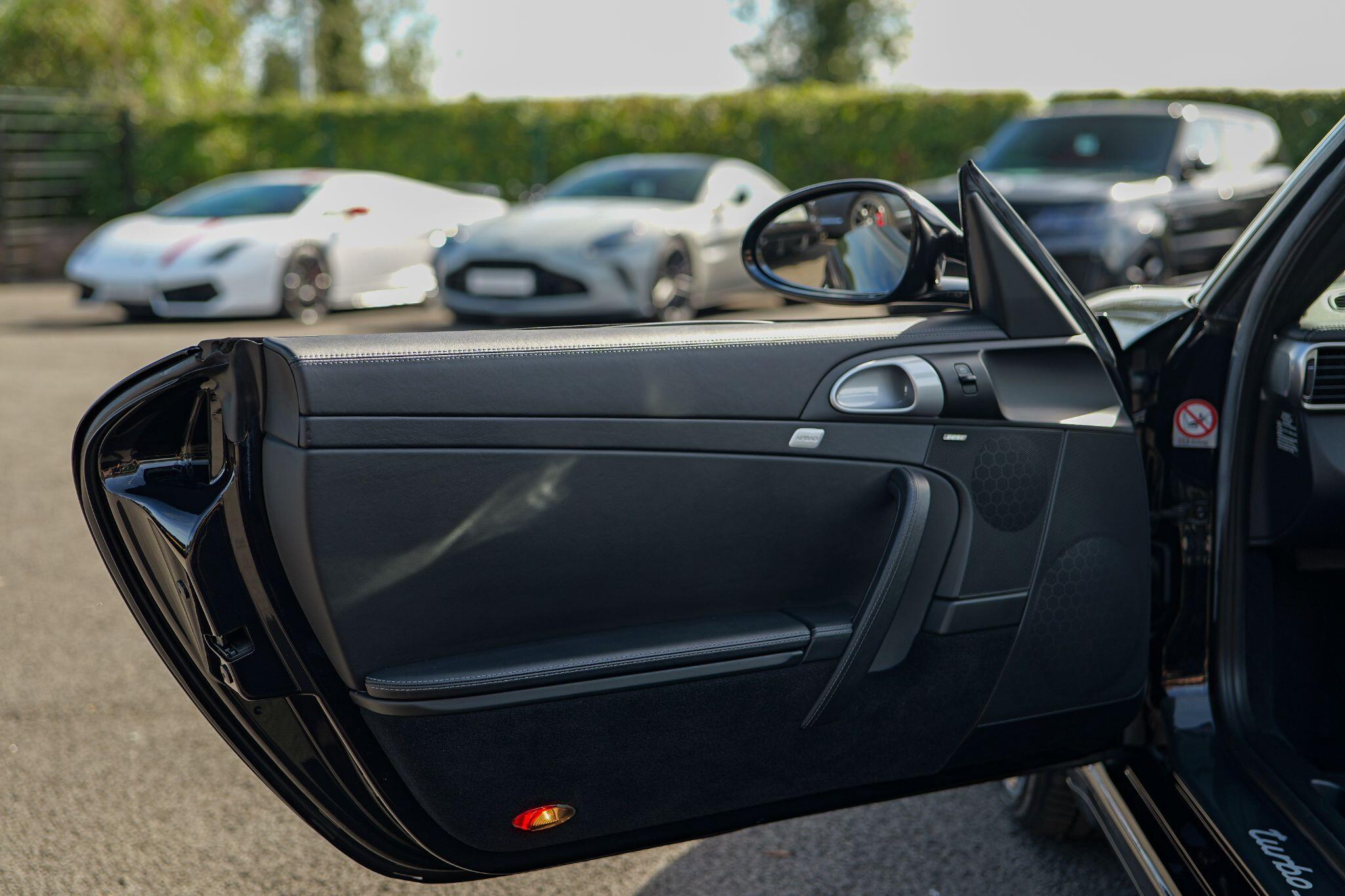Porsche 911 view 32