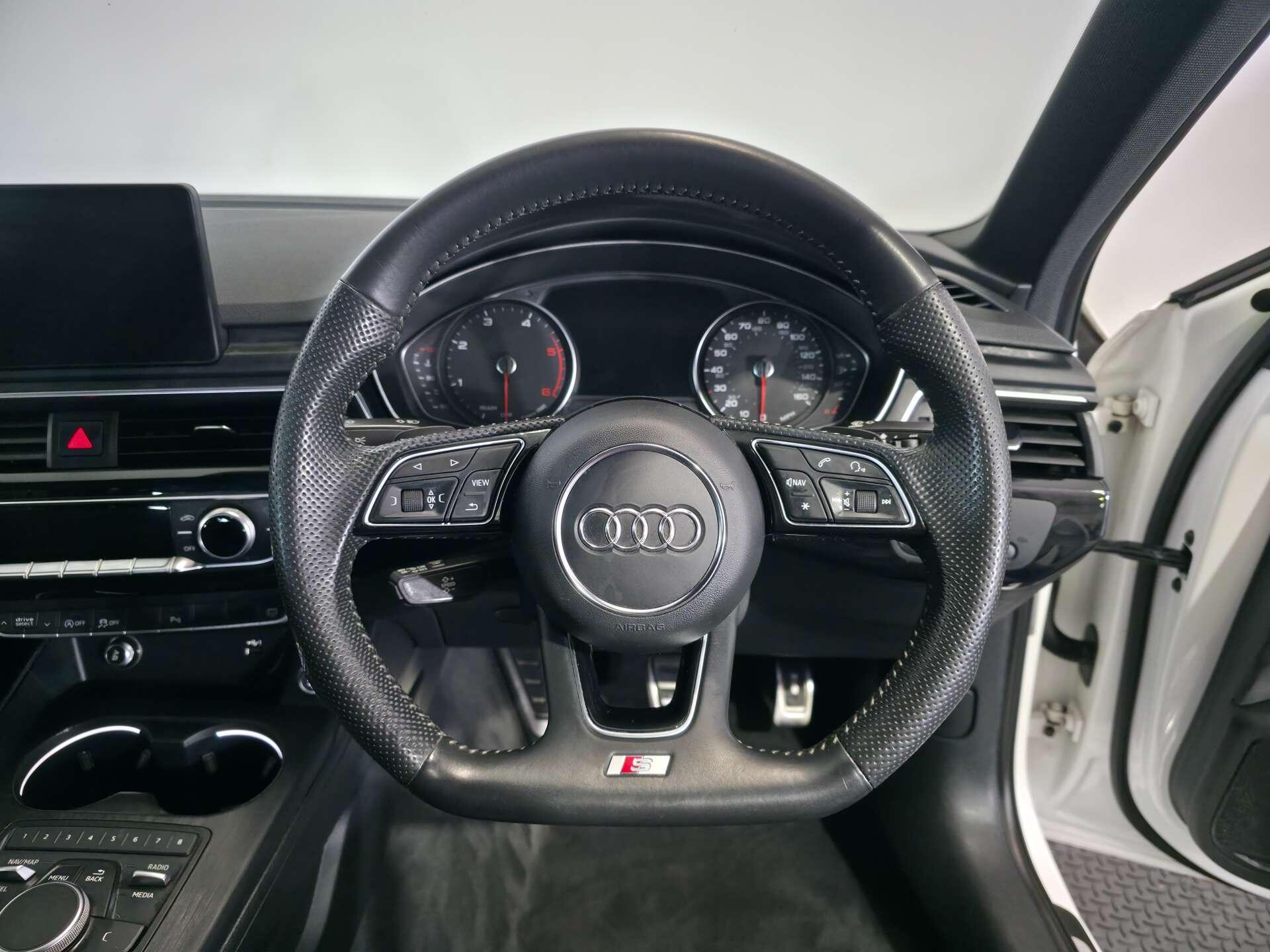Audi A4 view 24