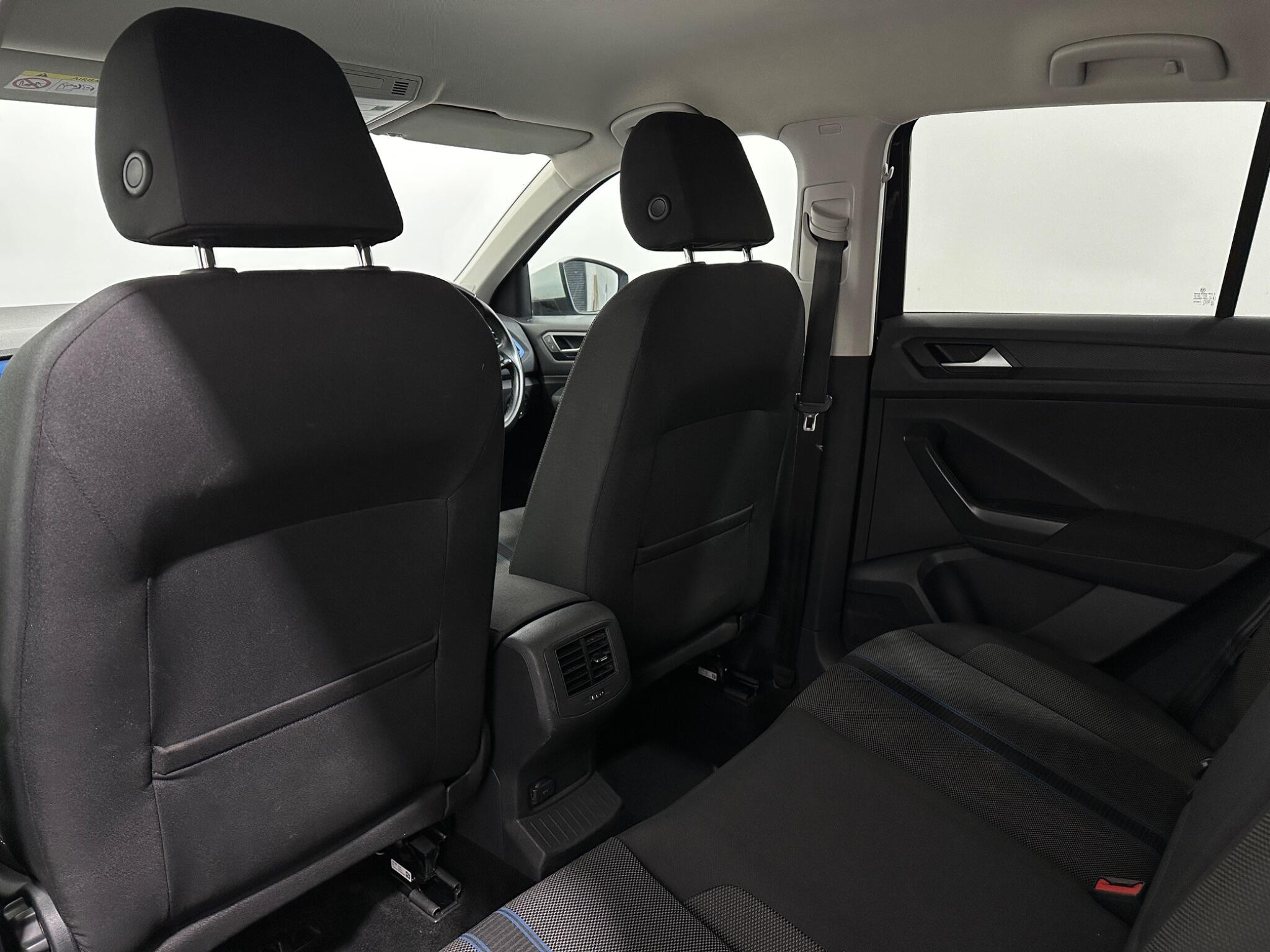 Volkswagen T-Roc view 37