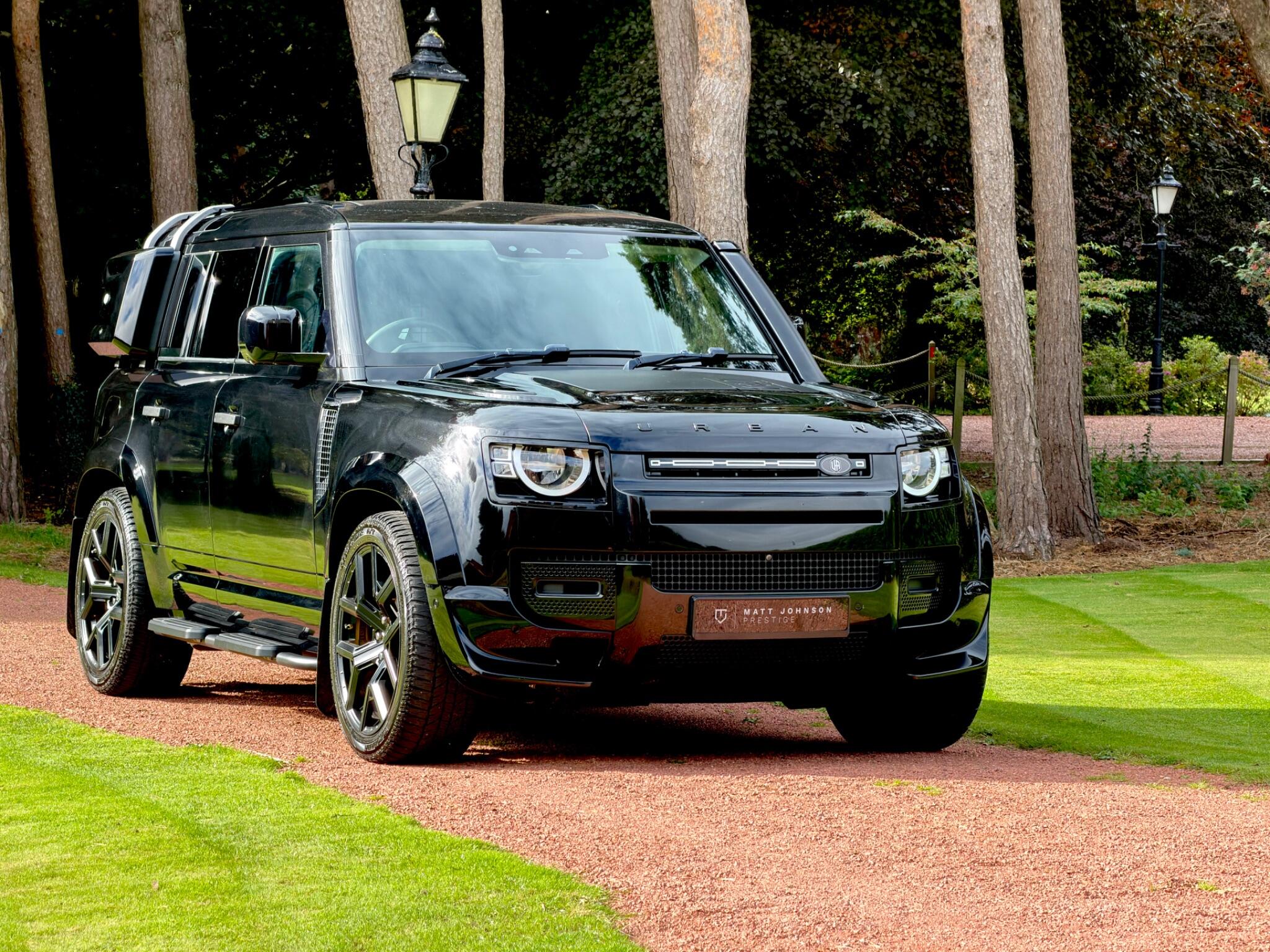 Land Rover Defender 110 view 10