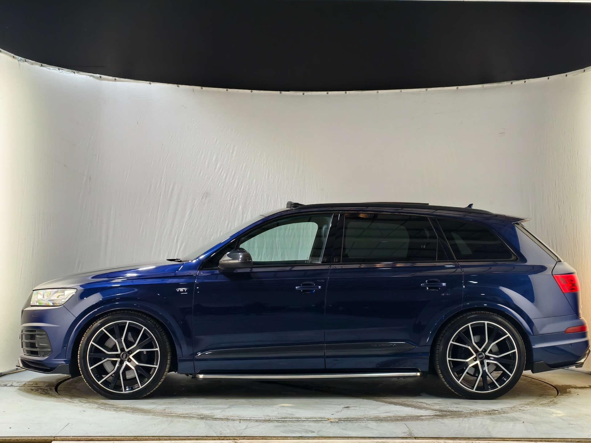 Audi SQ7 view 12