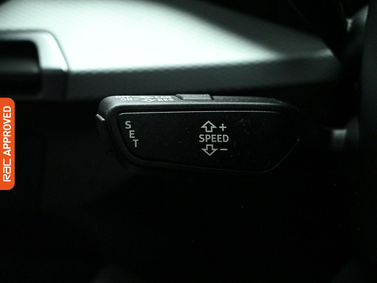 Audi Q2 view 26