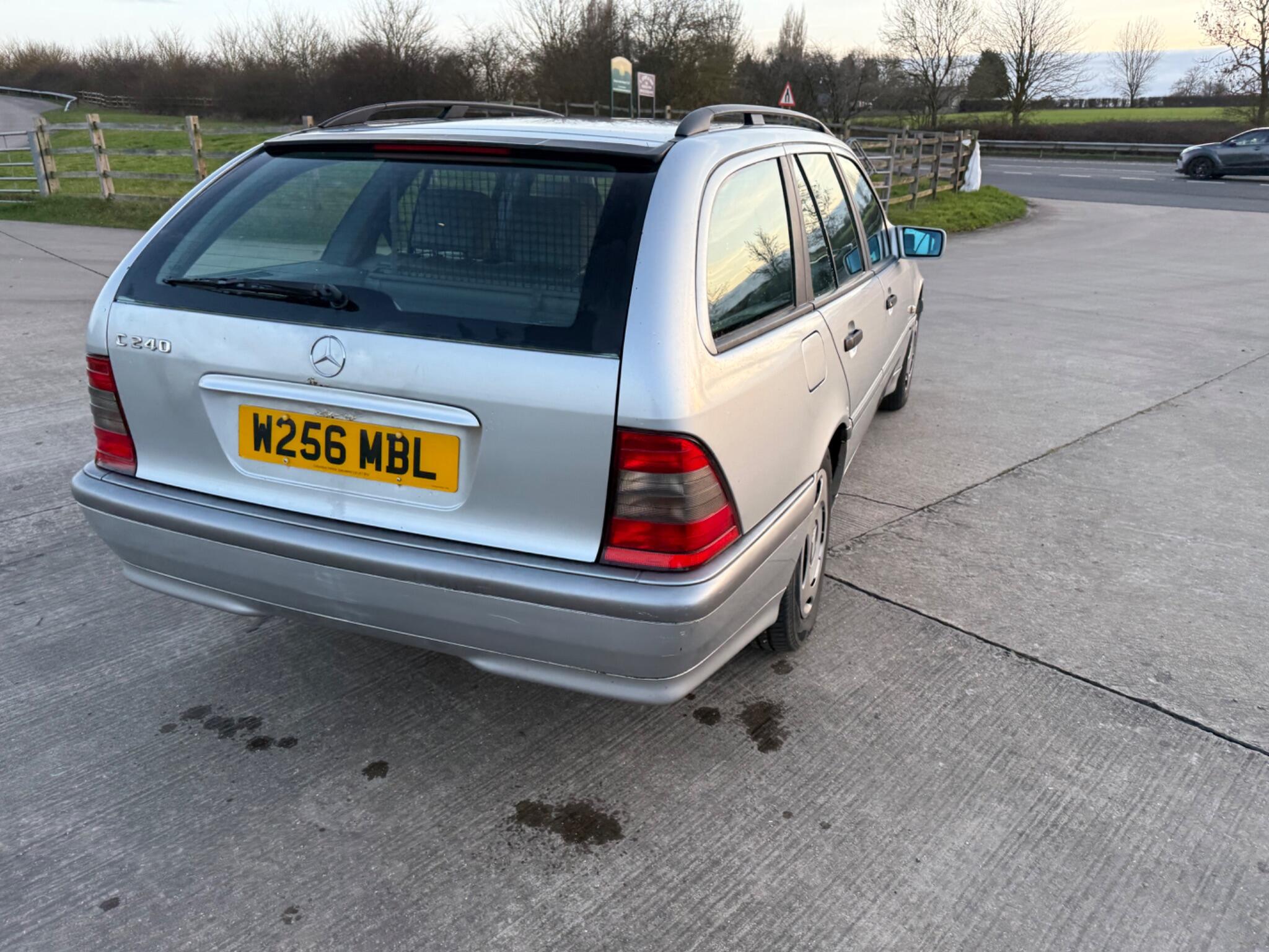 Mercedes-Benz C Class 2.4 C240 Classic 5dr — photo 21 of 66