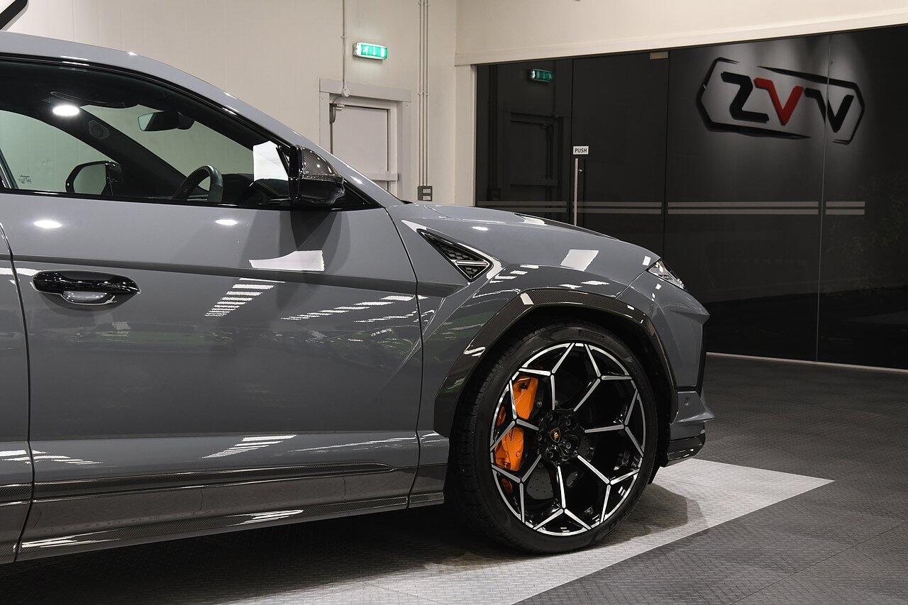 Lamborghini Urus view 42