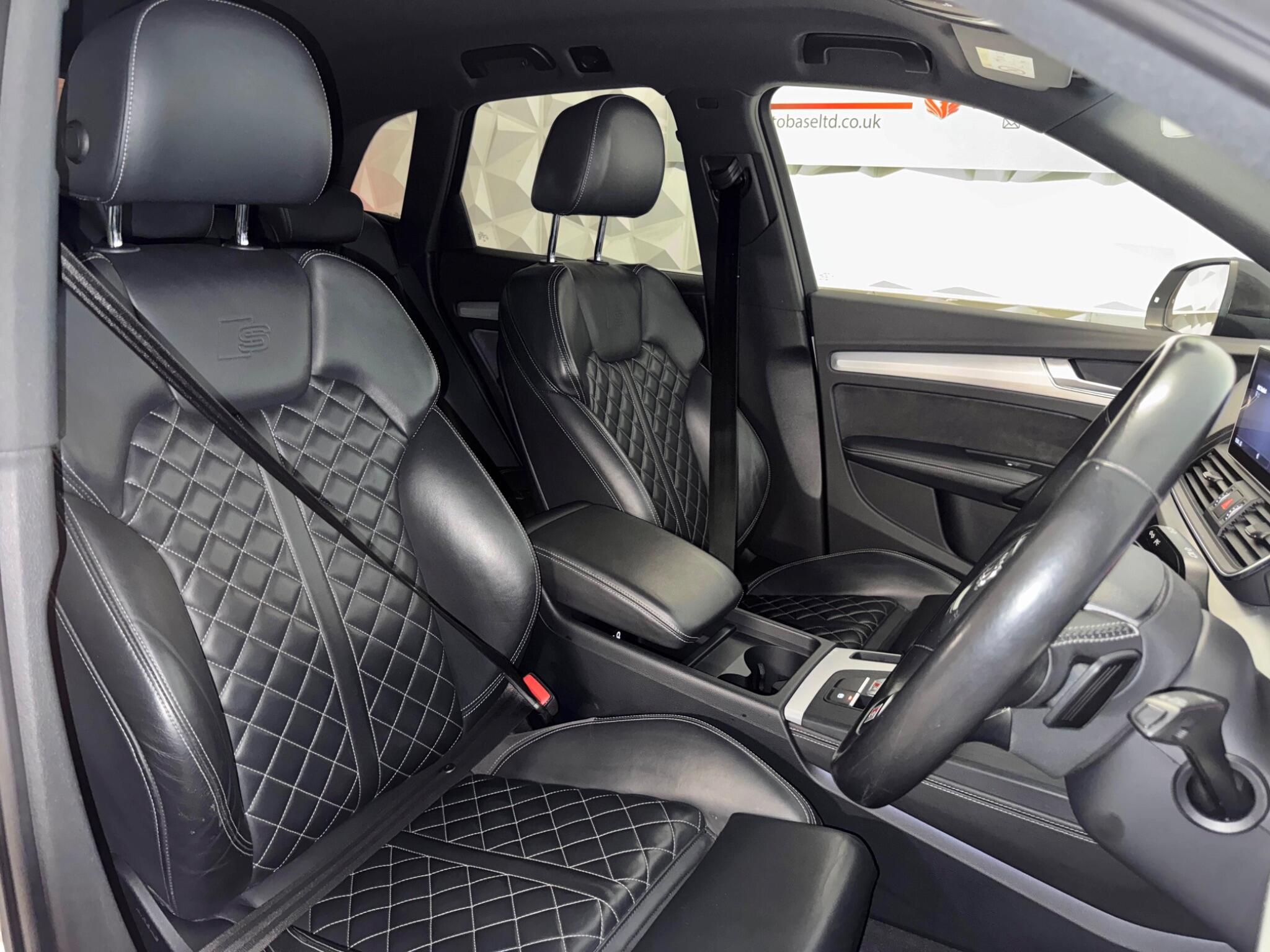 Audi SQ5 view 13